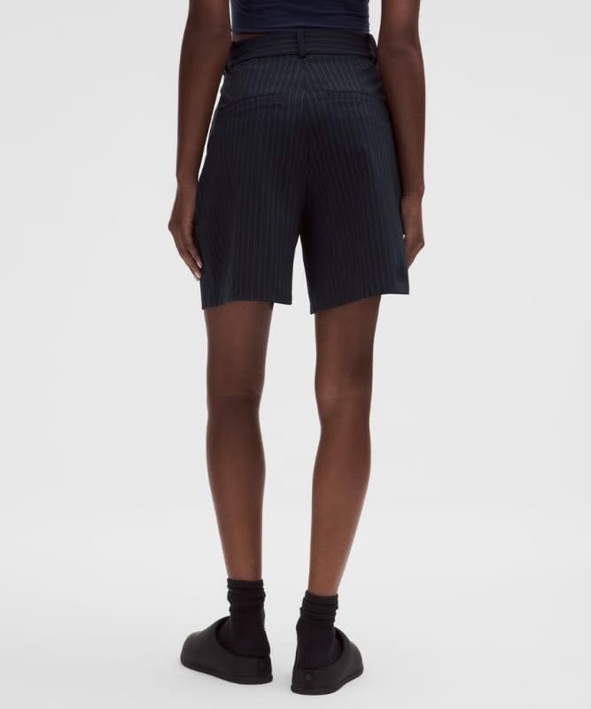lululemon Daydrift Pleated High-Rise Short 7" - Classic Navy/Light Ivory