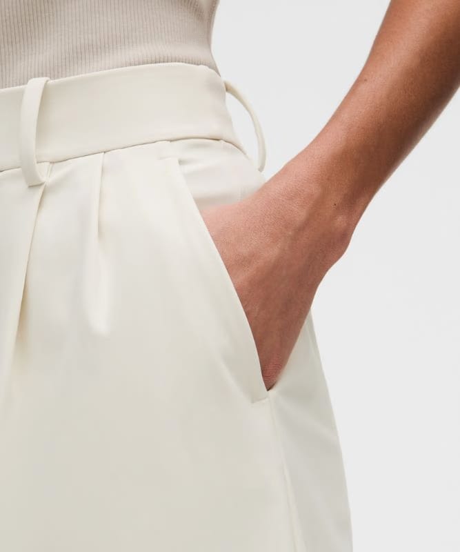 lululemon Daydrift Pleated High-Rise Short 7" - Light Ivory