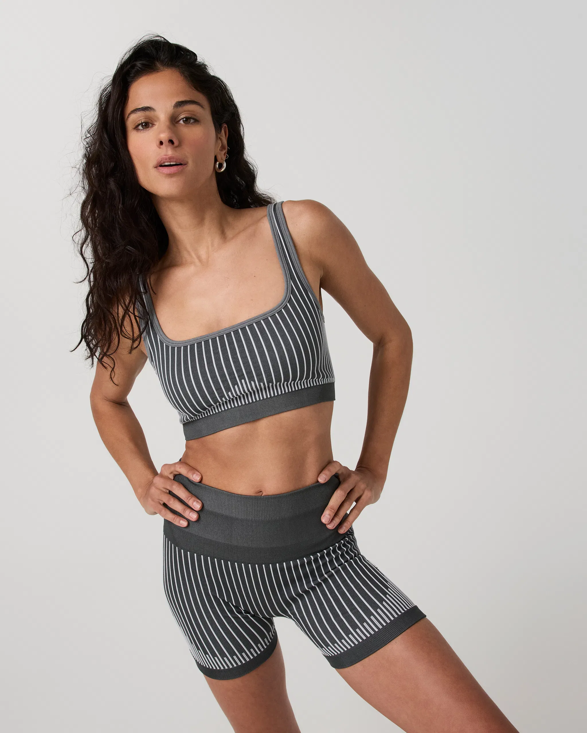 Vuori Bi-Color Seamless Longline Bra - Light Grey/Charcoal