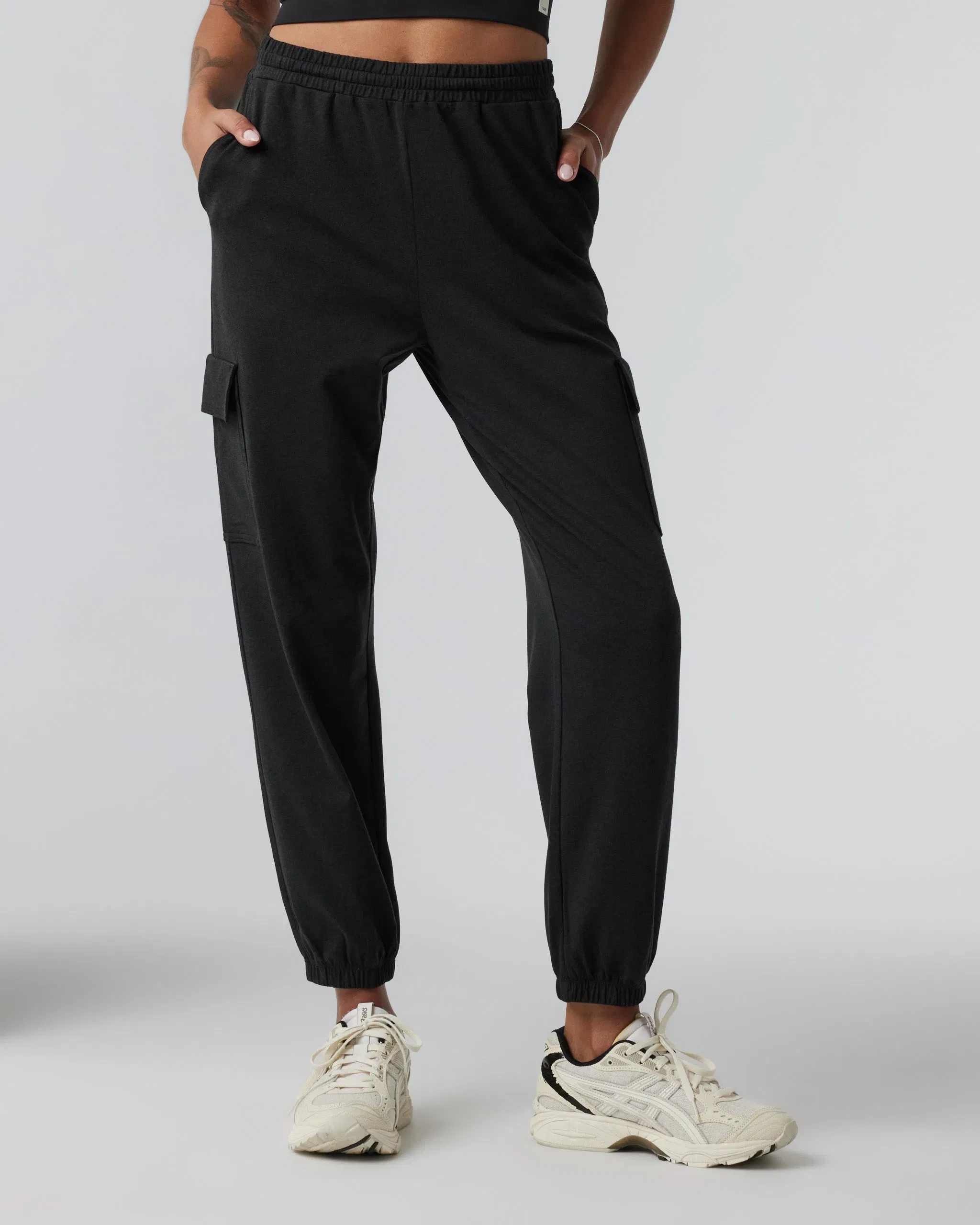 Vuori Boyfriend Cargo Sweatpant - Black Heather