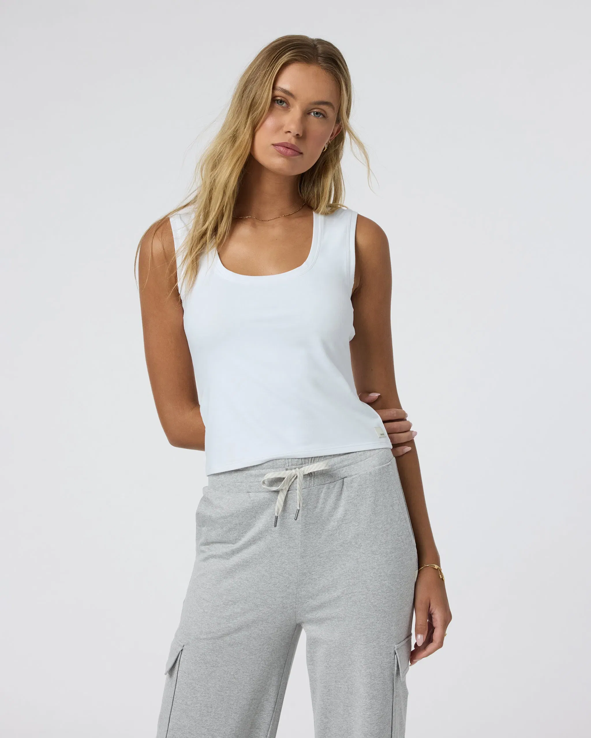 Vuori Halo Essential Scoop Tank - White