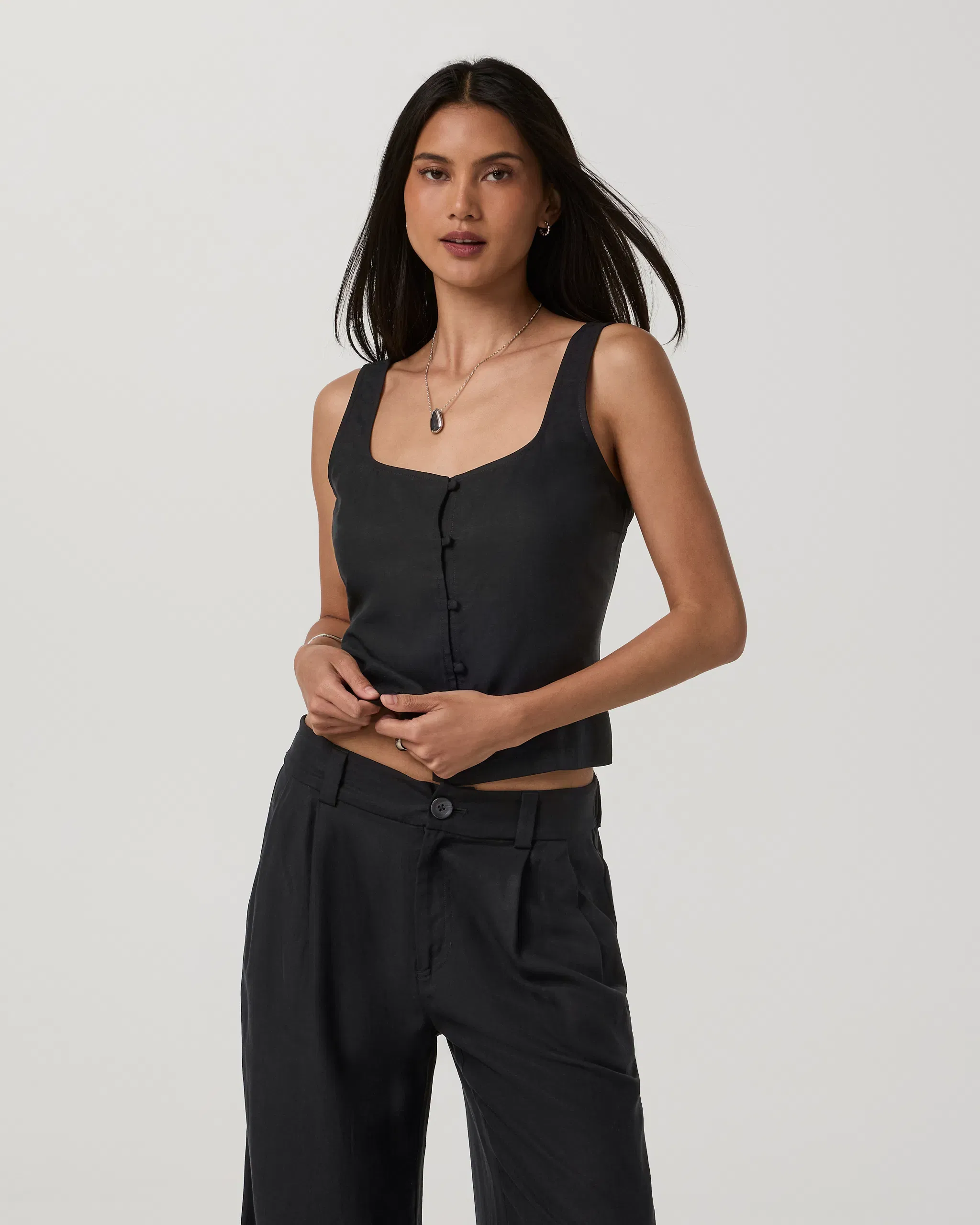 Vuori Trestles Twill Button Front Top - Black