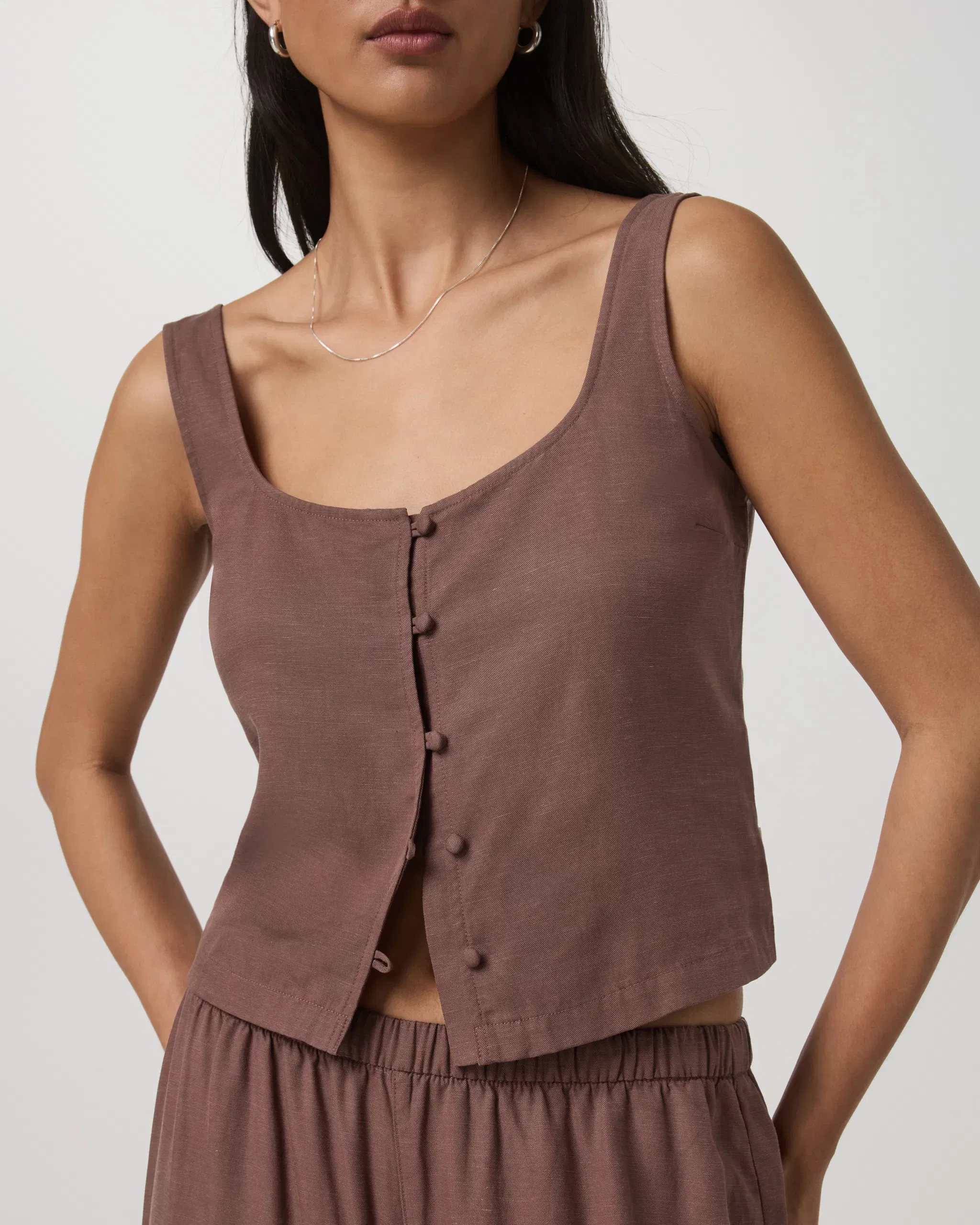 Vuori Trestles Twill Button Front Top - Sable