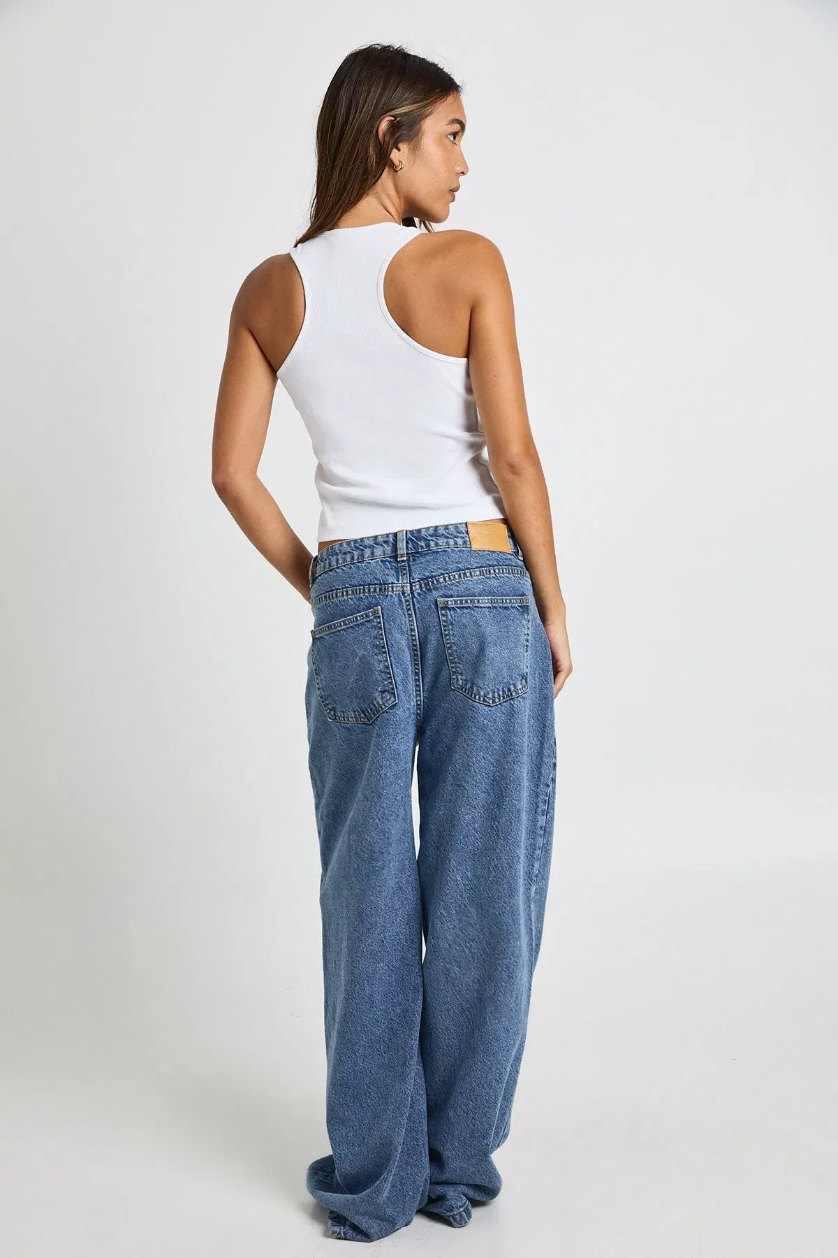 Rib Buckle Trim Sleeveless Top