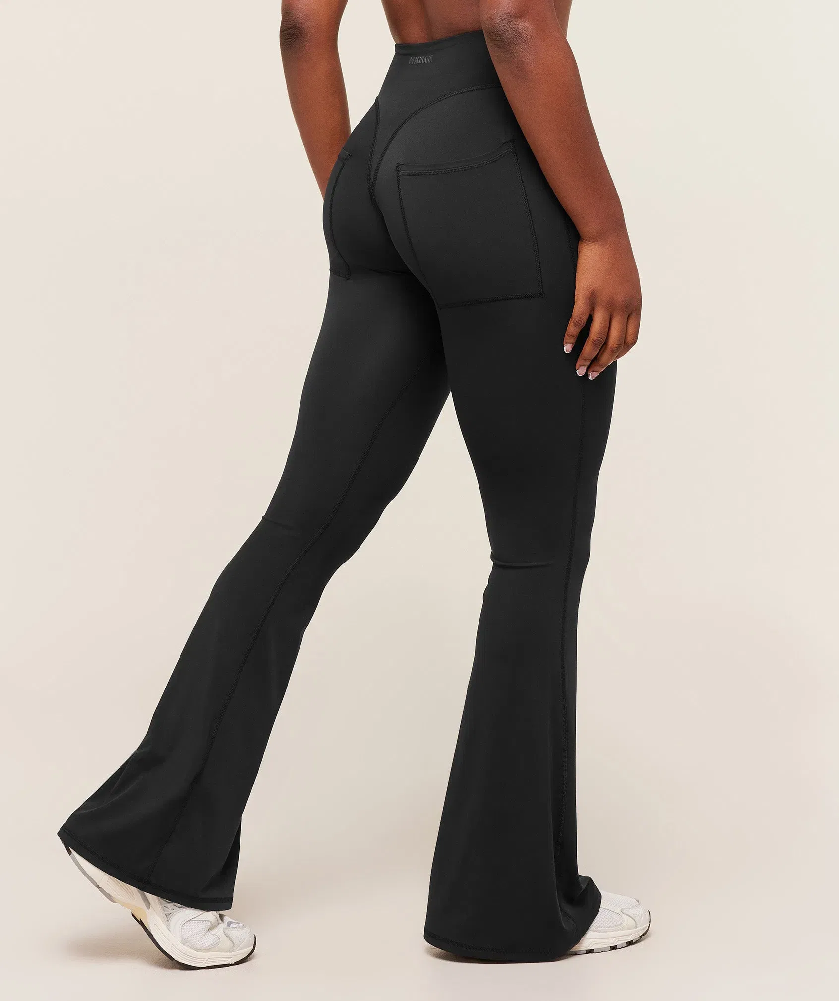 Gymshark Superset Back Pocket Flared Leggings - Black