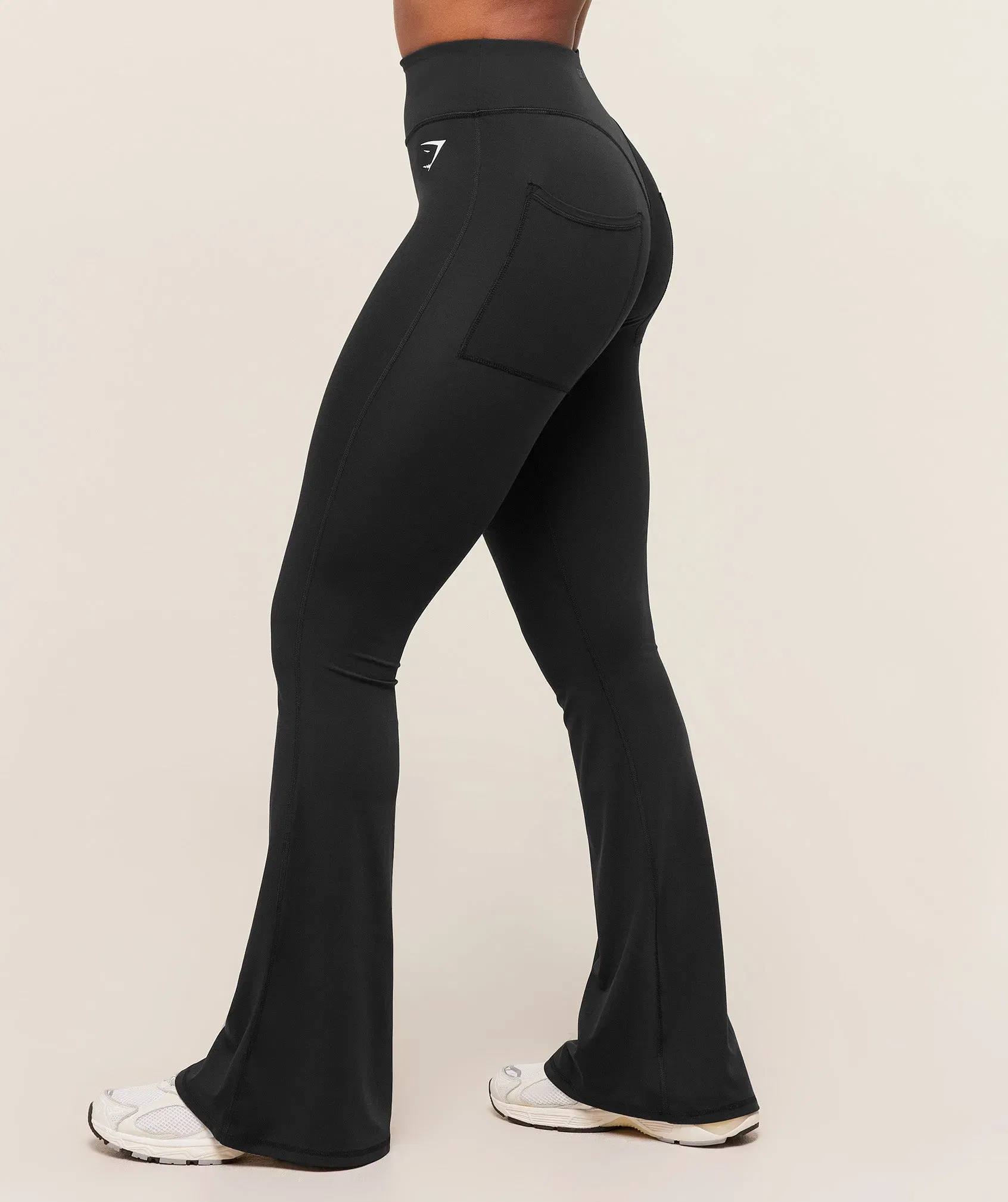 Gymshark Superset Back Pocket Flared Leggings - Black