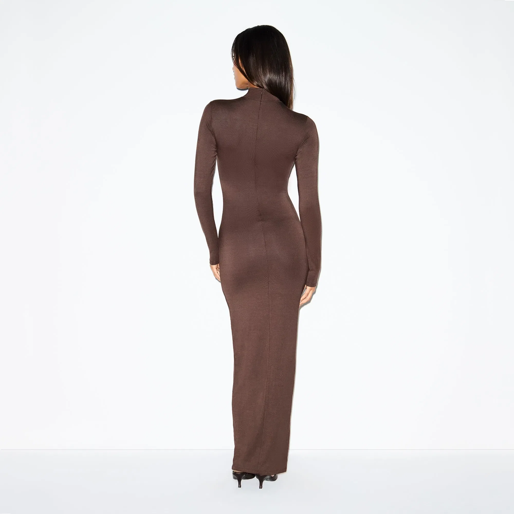 SMOOTH LAYERS TURTLENECK LONG DRESS | ESPRESSO
