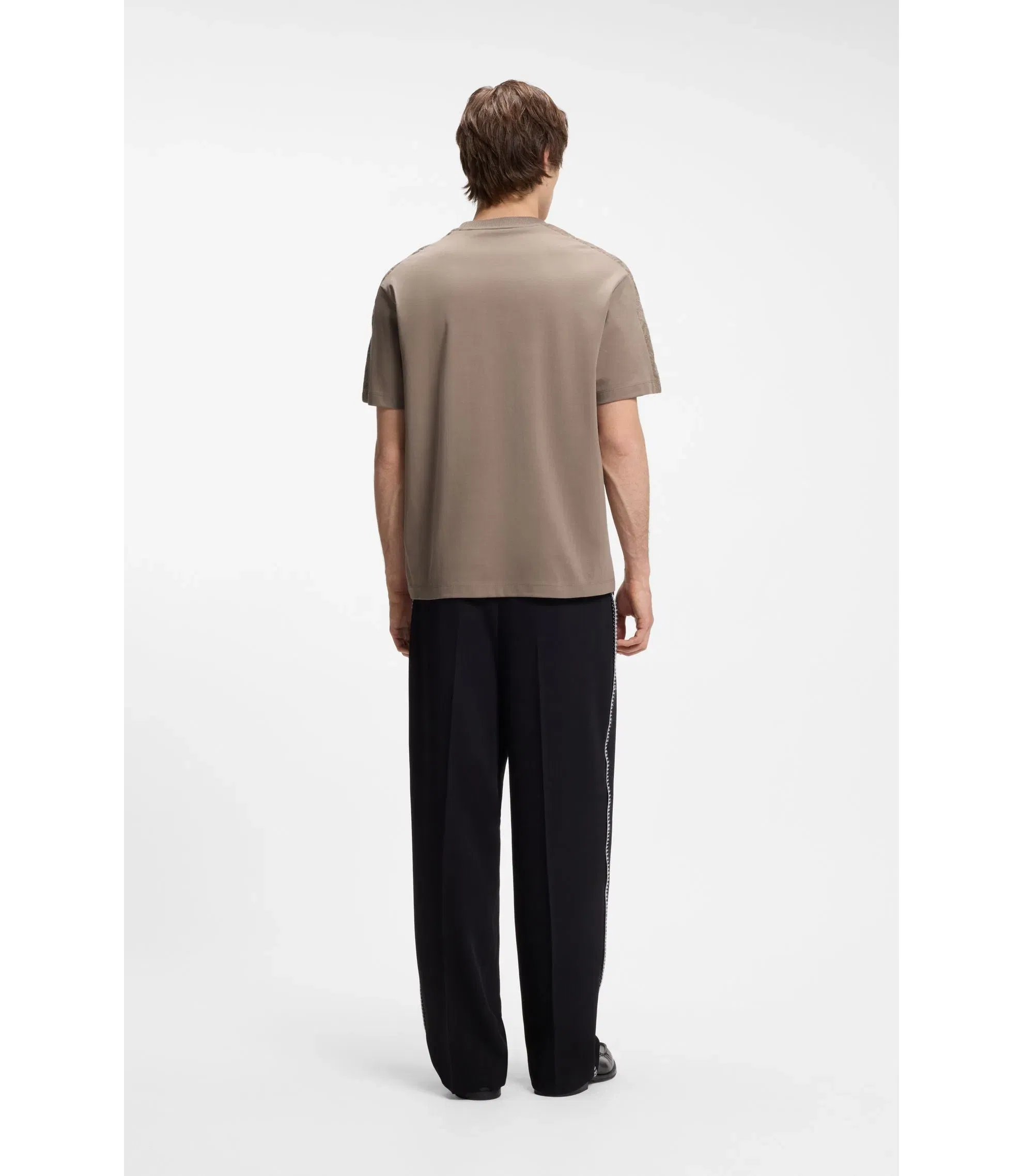 Hugo Relaxed Fit T-Shirt In Interlock Cotton With Embroidered Shoulders Light Brown