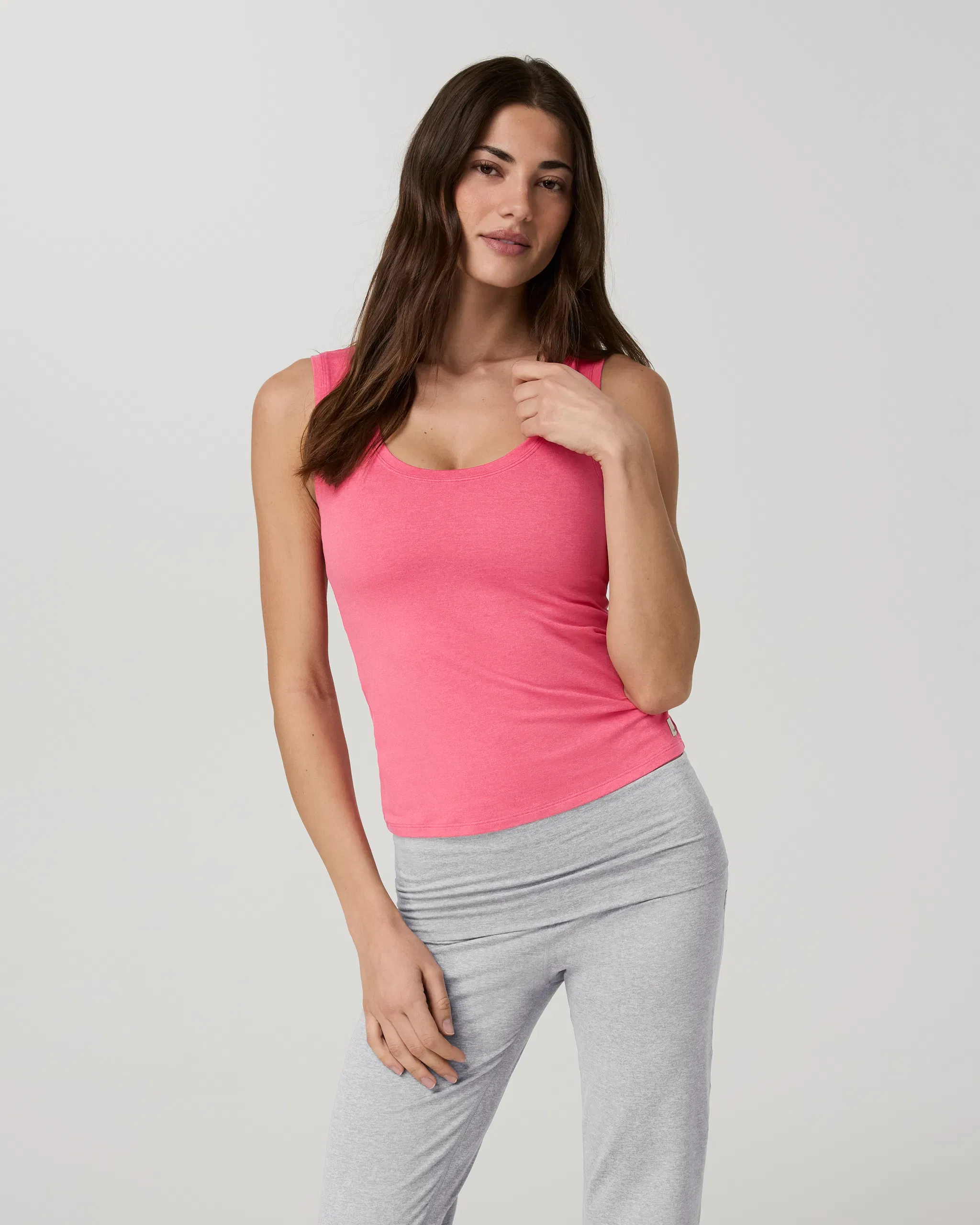 Vuori Halo Essential Scoop Tank Long