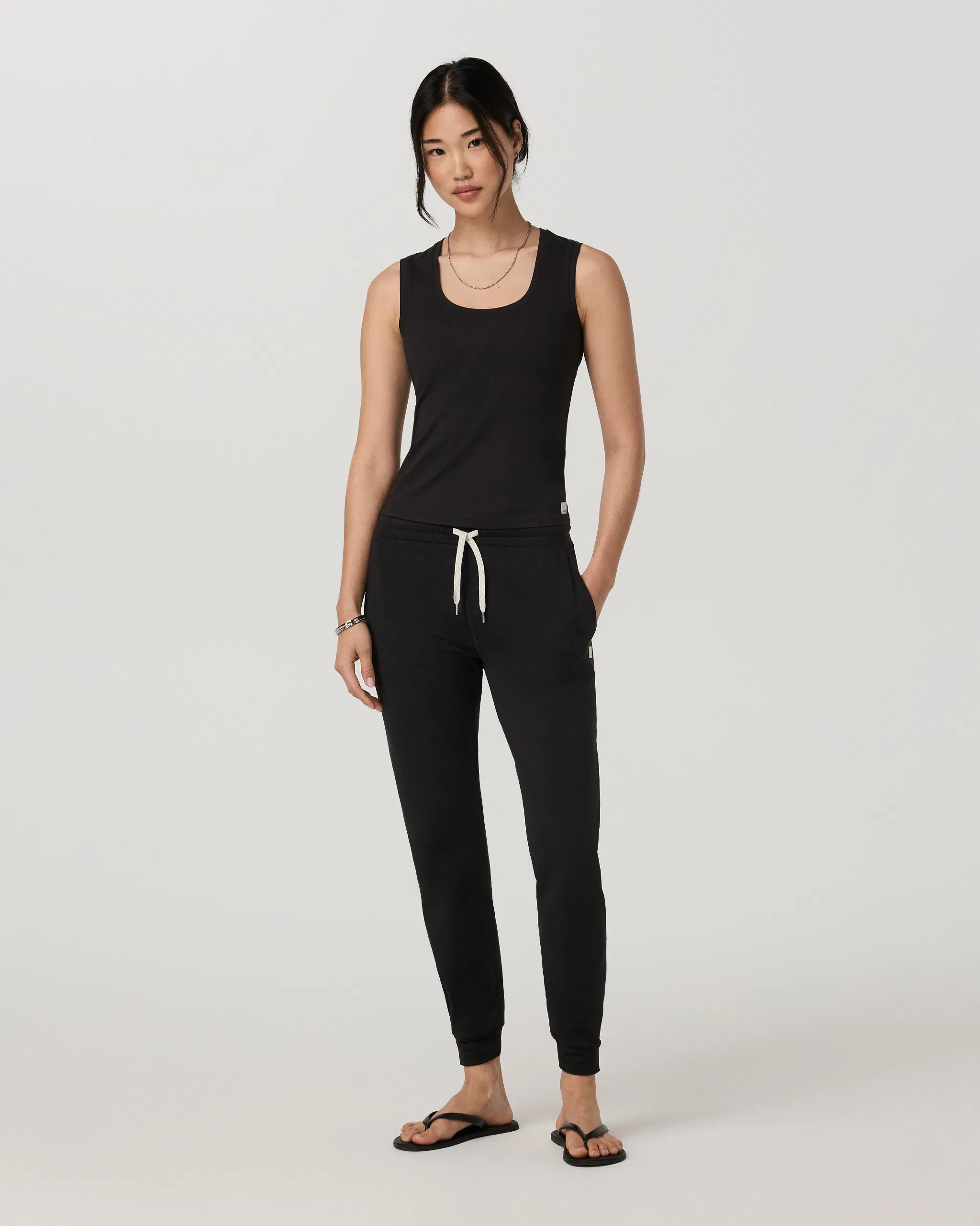 Vuori Halo Essential Scoop Tank Long