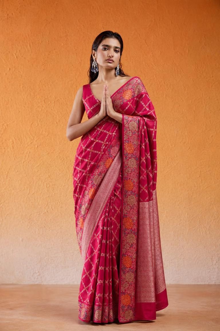 Sunehri Kanchan Banarasi Silk Saree With Silver Zari Weave