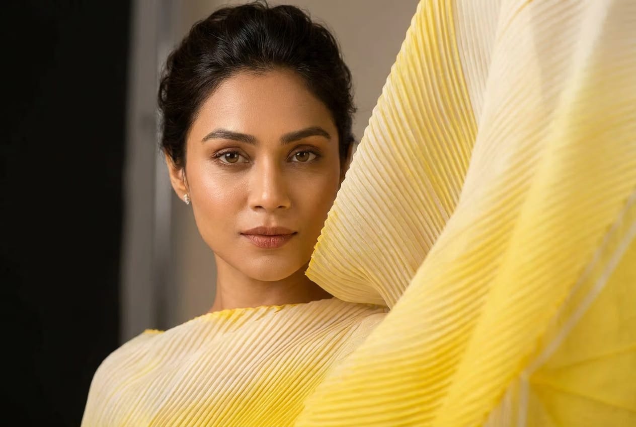 Sunlit Aura Pleated Organza Saree
