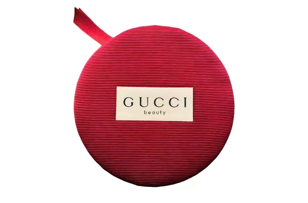 GUCCI Encore Red Cushion Round Makeup Bag (Portable, 1 Piece)