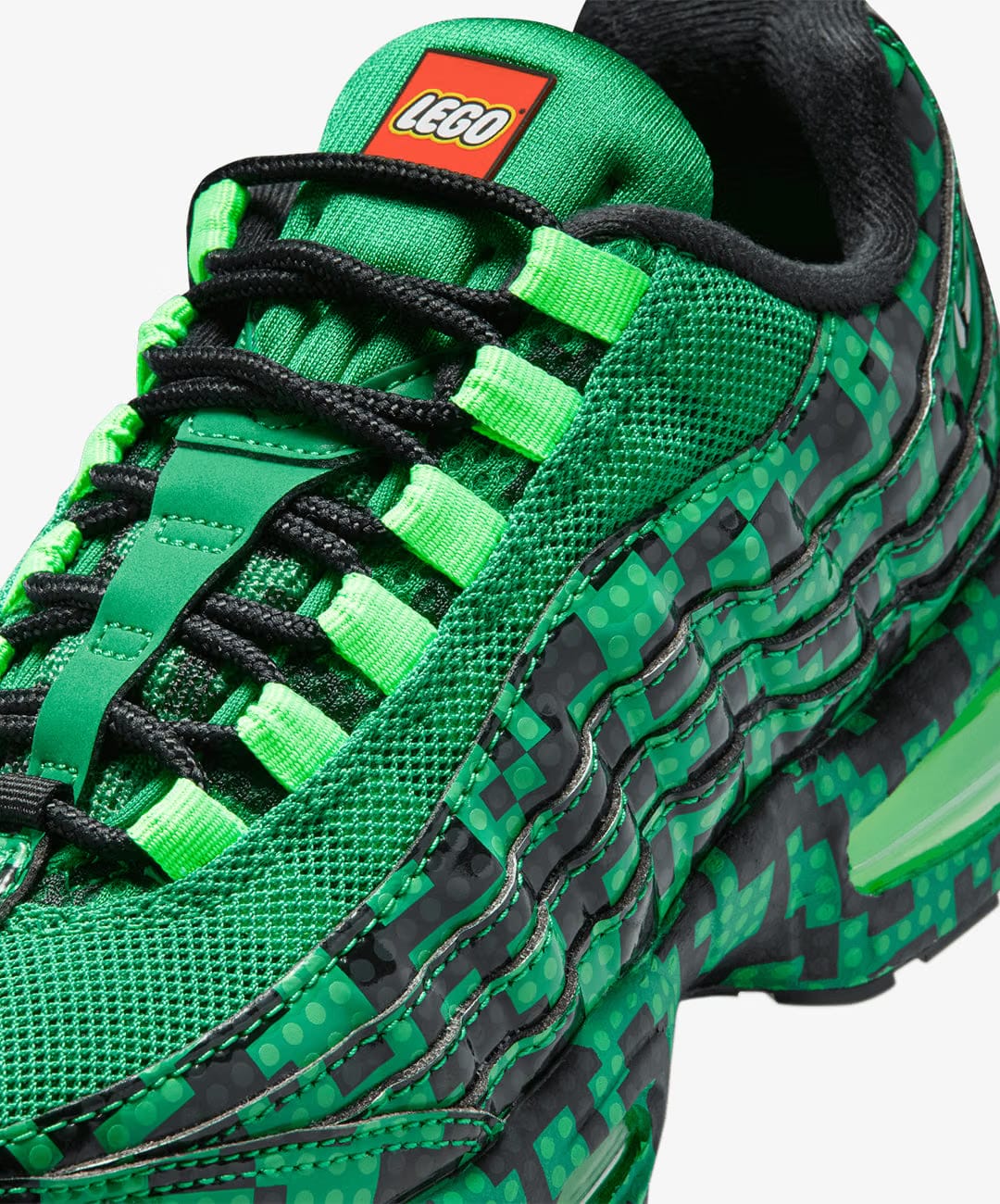 Nike | AIR MAX 95 X LEGO® COLLECTION (GS) { LUCKY GREEN/METALLIC SILVER-BLACK