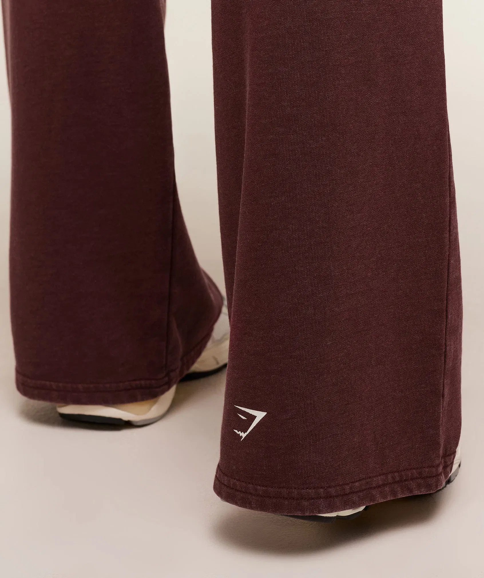Women's Gymshark Lifting Club 2012 Graphic Wide Leg Joggers Rich Maroon