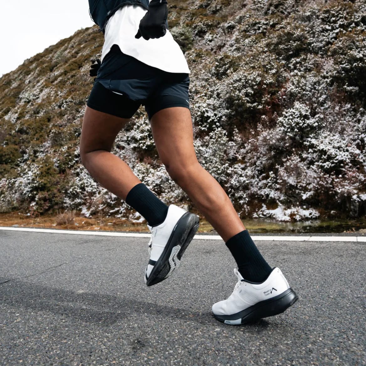 Mount To Coast R1 White|Black