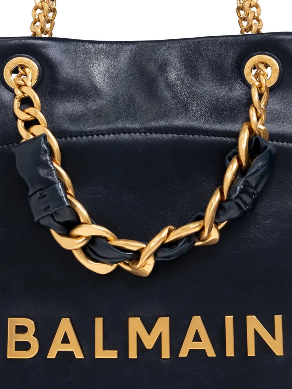 chain-detail logo shoulder bag