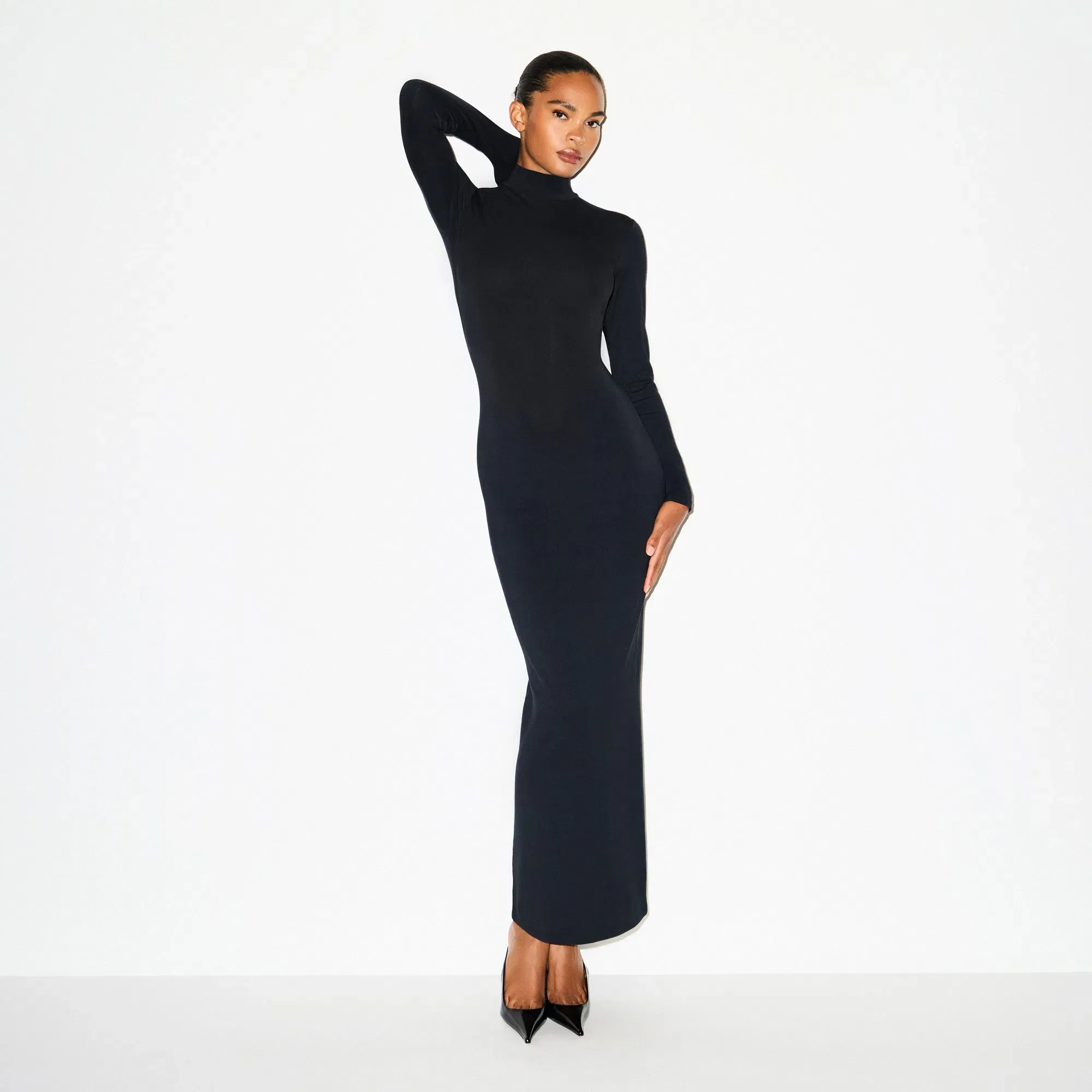 SMOOTH LAYERS TURTLENECK LONG DRESS | OBSIDIAN
