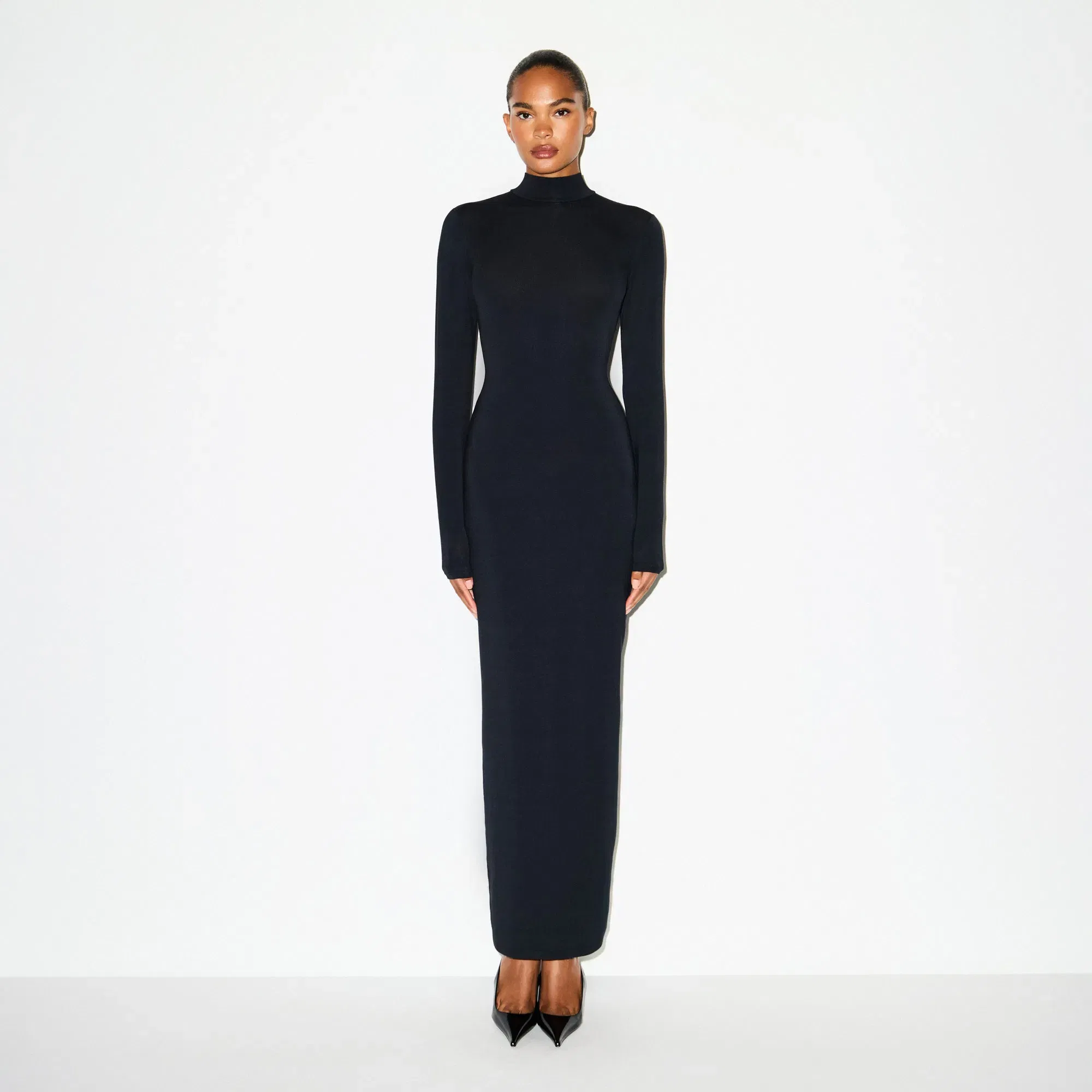 SMOOTH LAYERS TURTLENECK LONG DRESS | OBSIDIAN