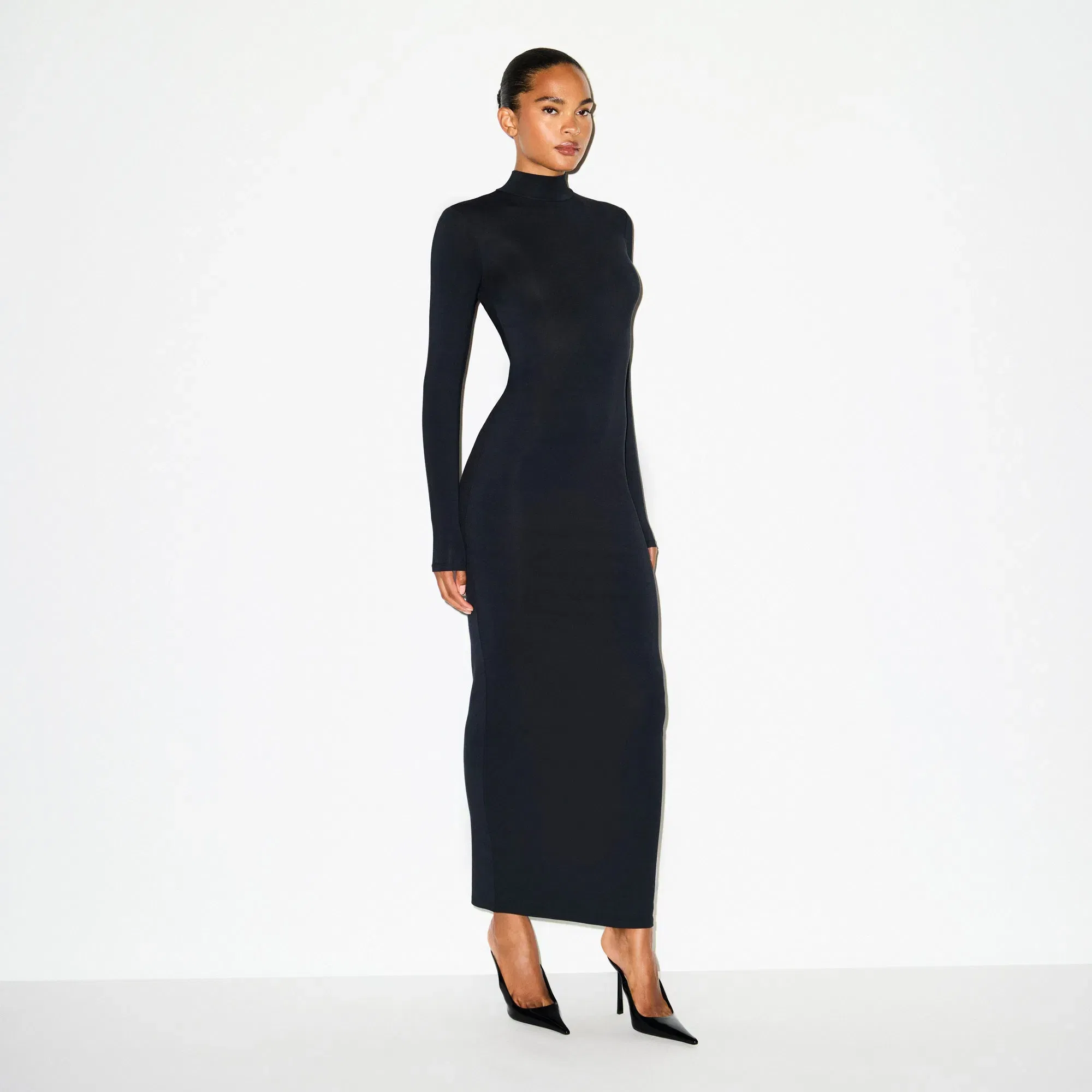 SMOOTH LAYERS TURTLENECK LONG DRESS | OBSIDIAN