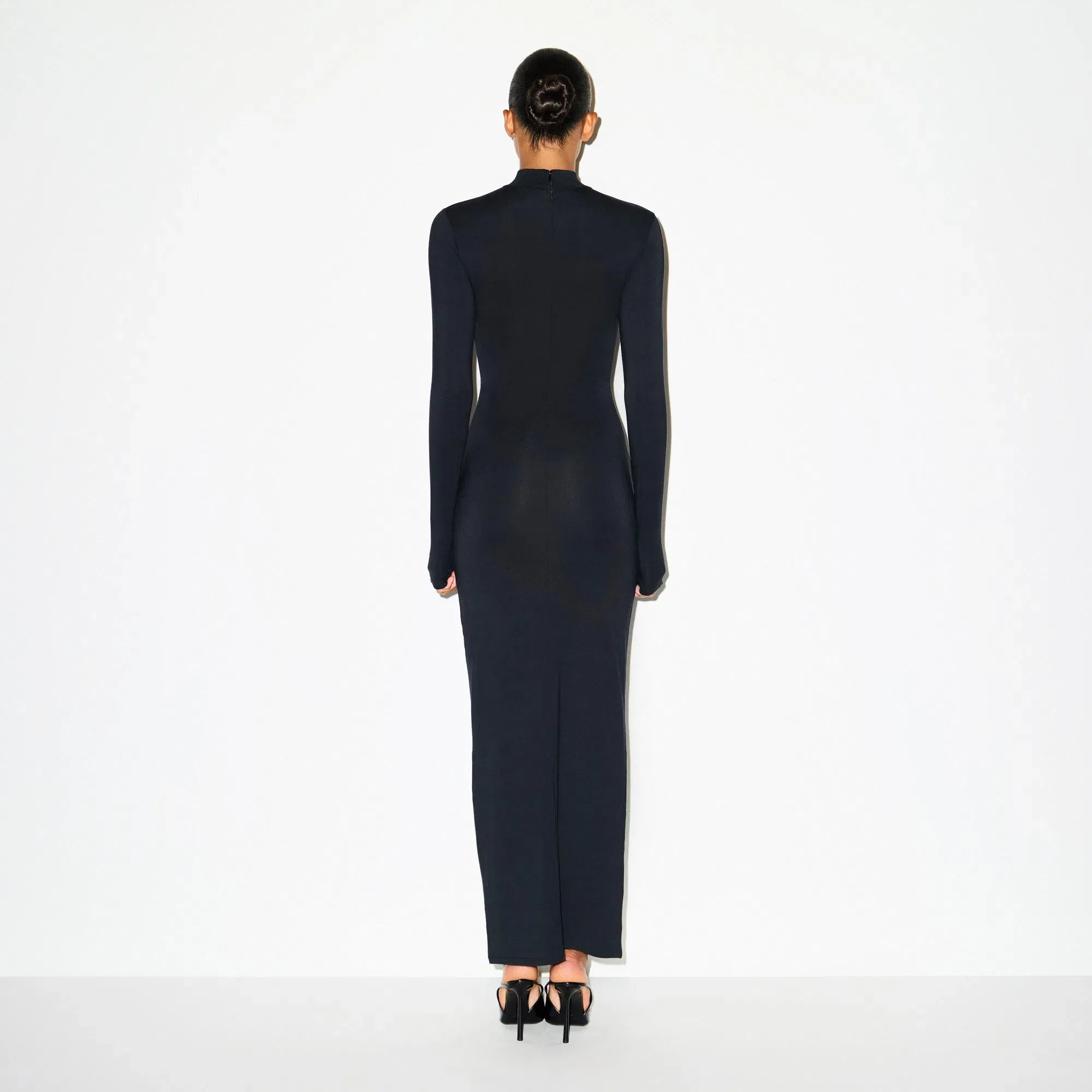 SMOOTH LAYERS TURTLENECK LONG DRESS | OBSIDIAN