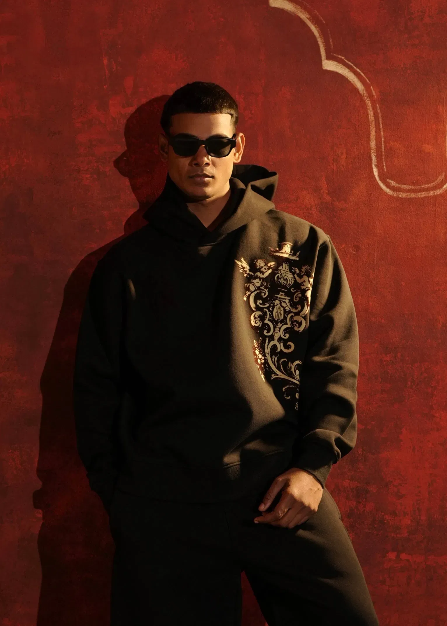 ‘CARVED ELEGANCE’ CROPPED HOODIE | BLACK