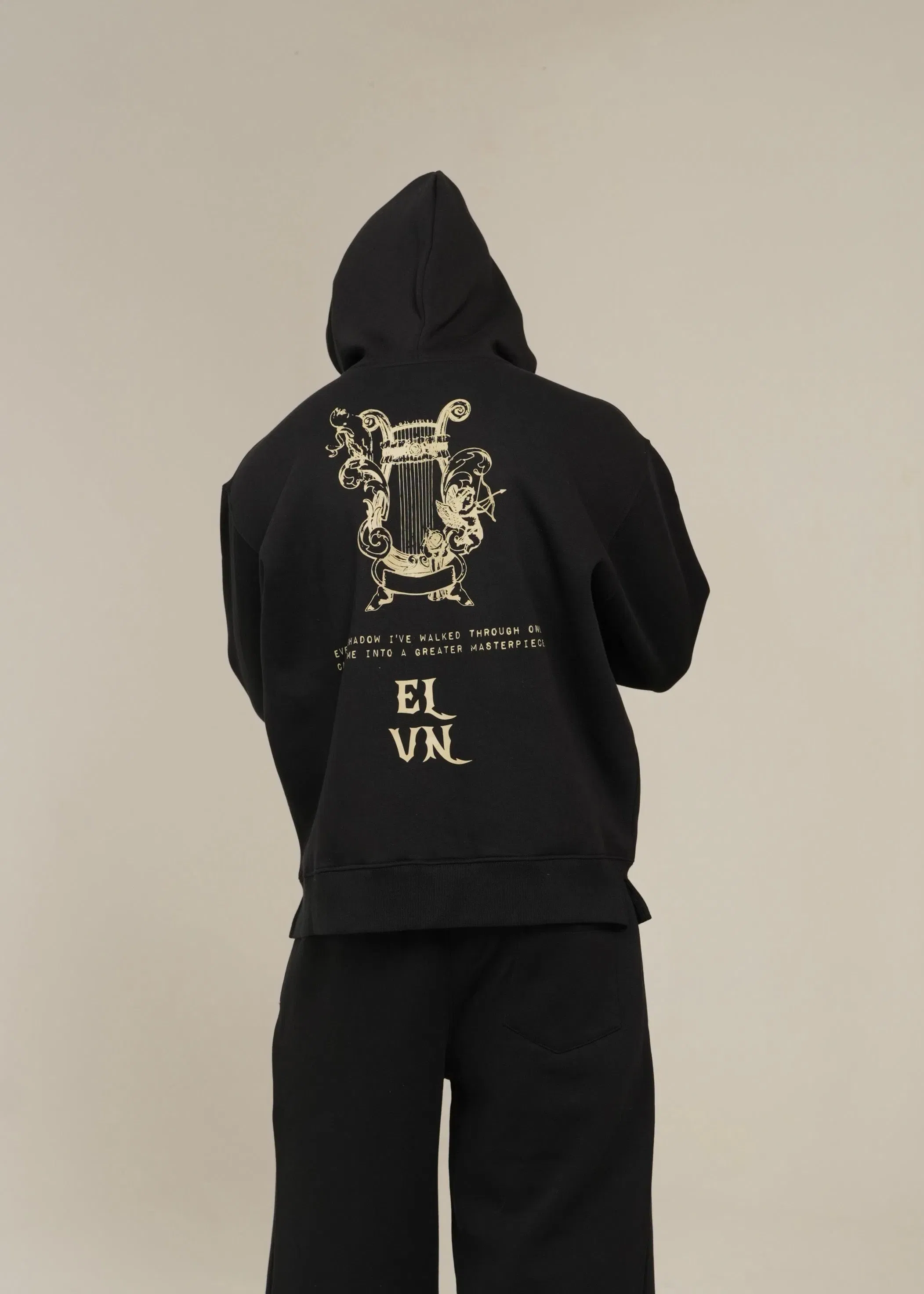 ‘CARVED ELEGANCE’ CROPPED HOODIE | BLACK