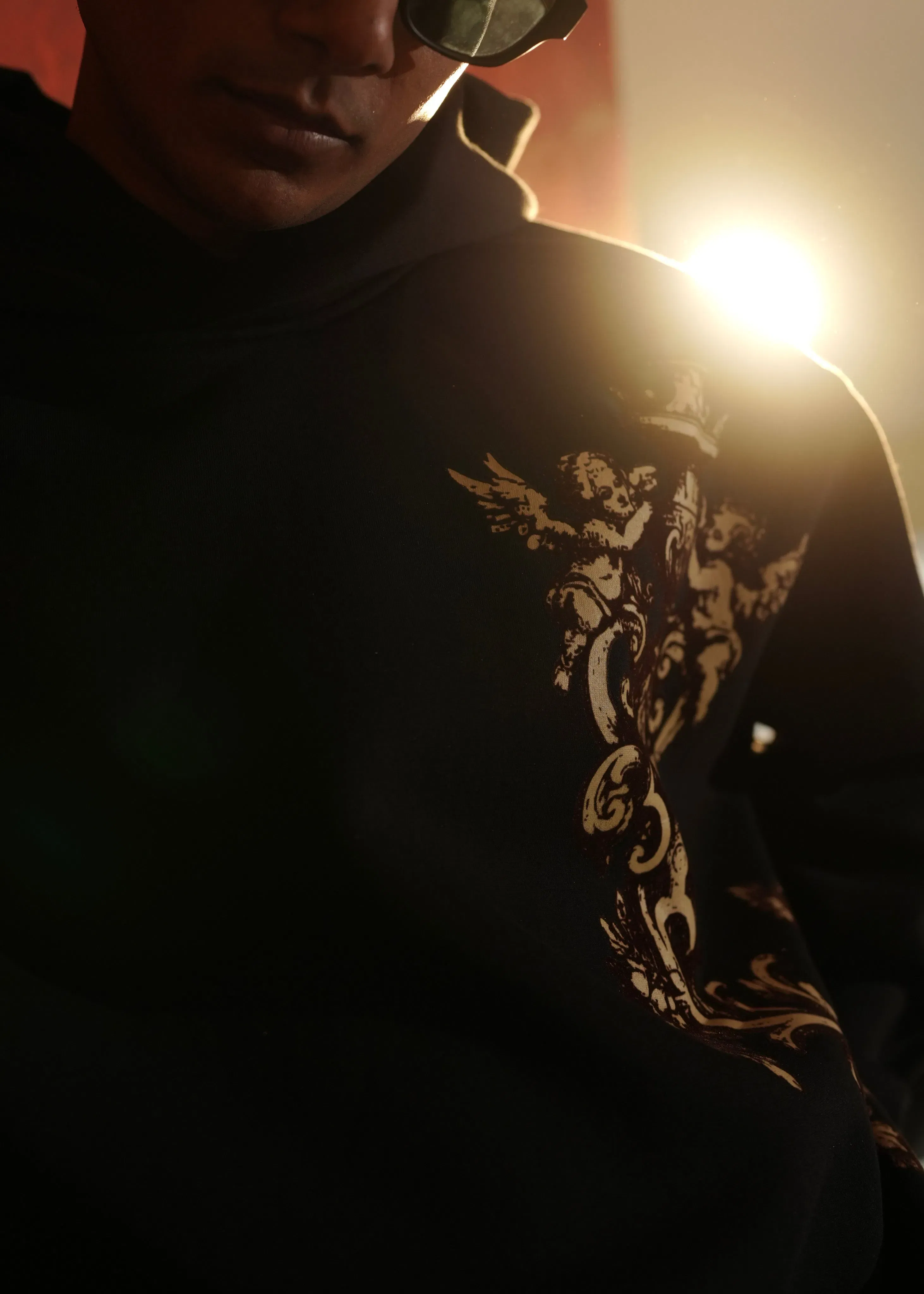 ‘CARVED ELEGANCE’ CROPPED HOODIE | BLACK