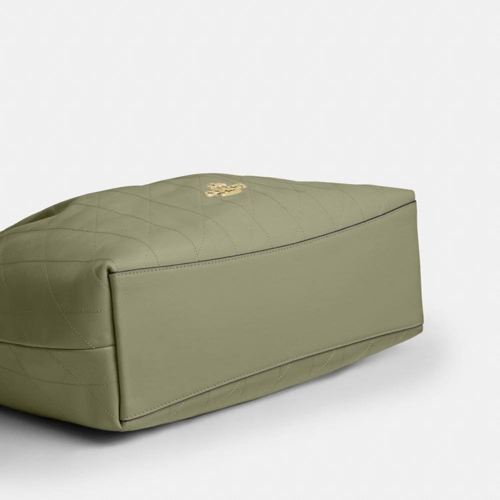 Coach Evelyn Shoulder Bag With Quilting Gold Pistachio