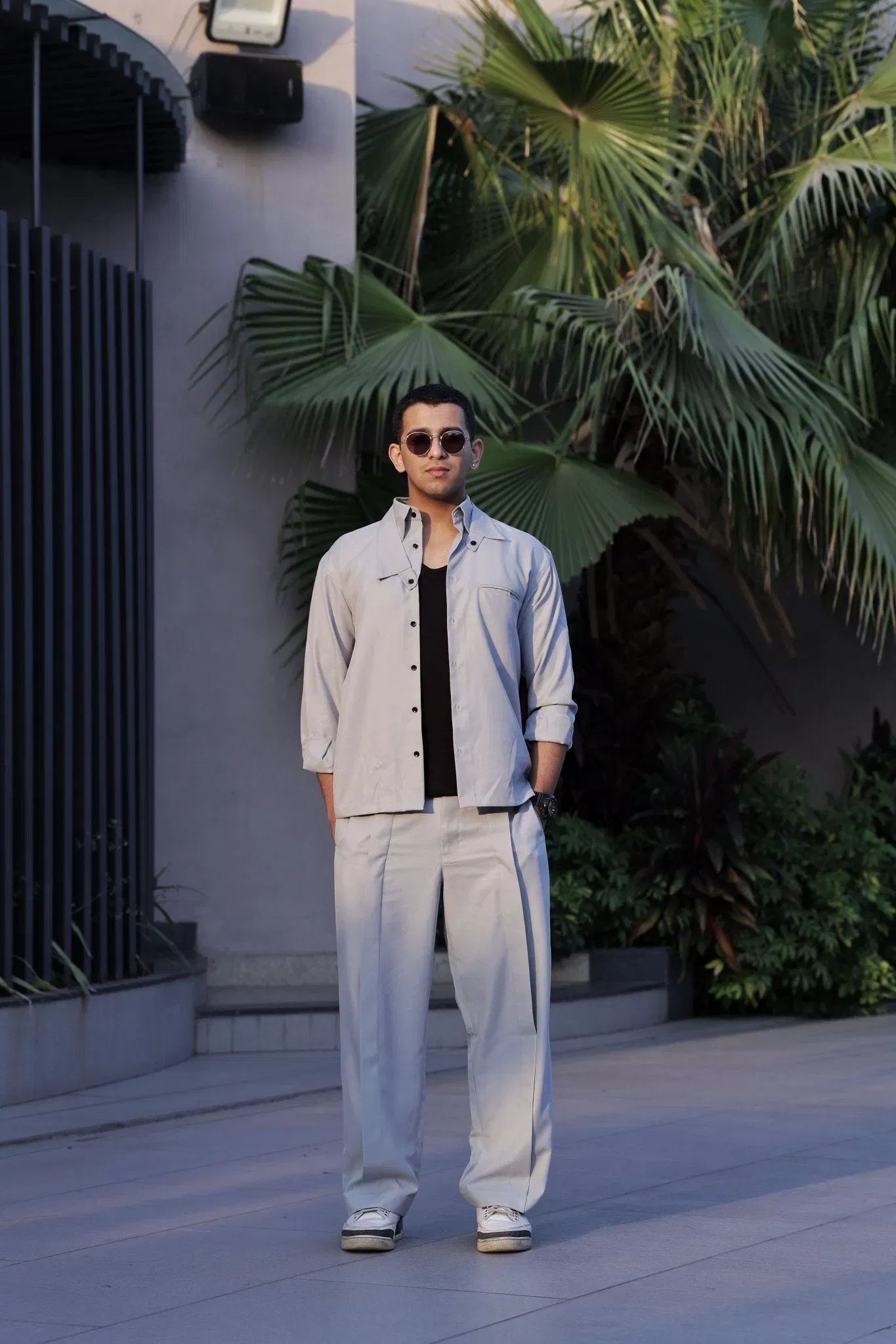 BASIC PLEATED PANTS IN ASH BLUE