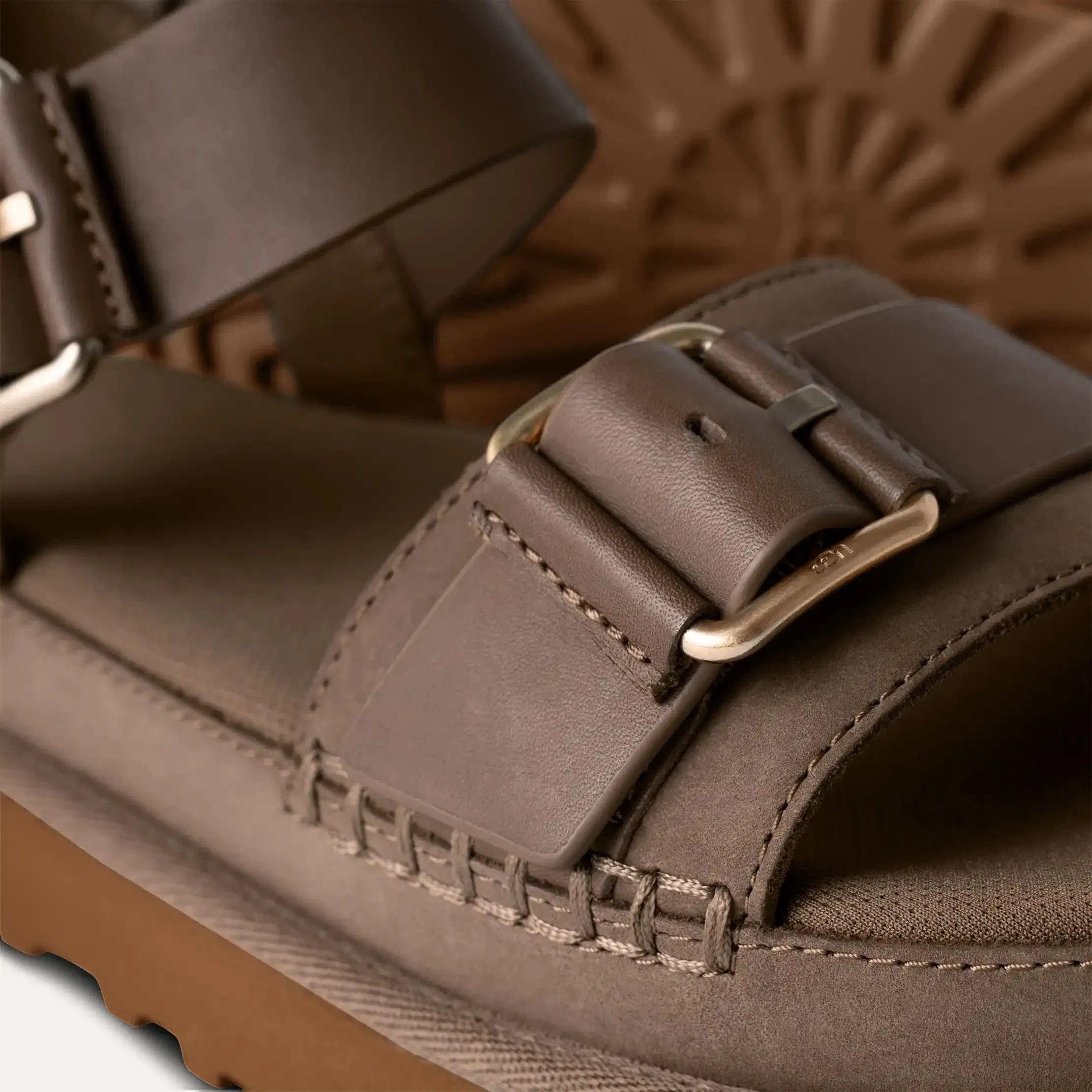 Ugg Goldenstar Villa Molasses