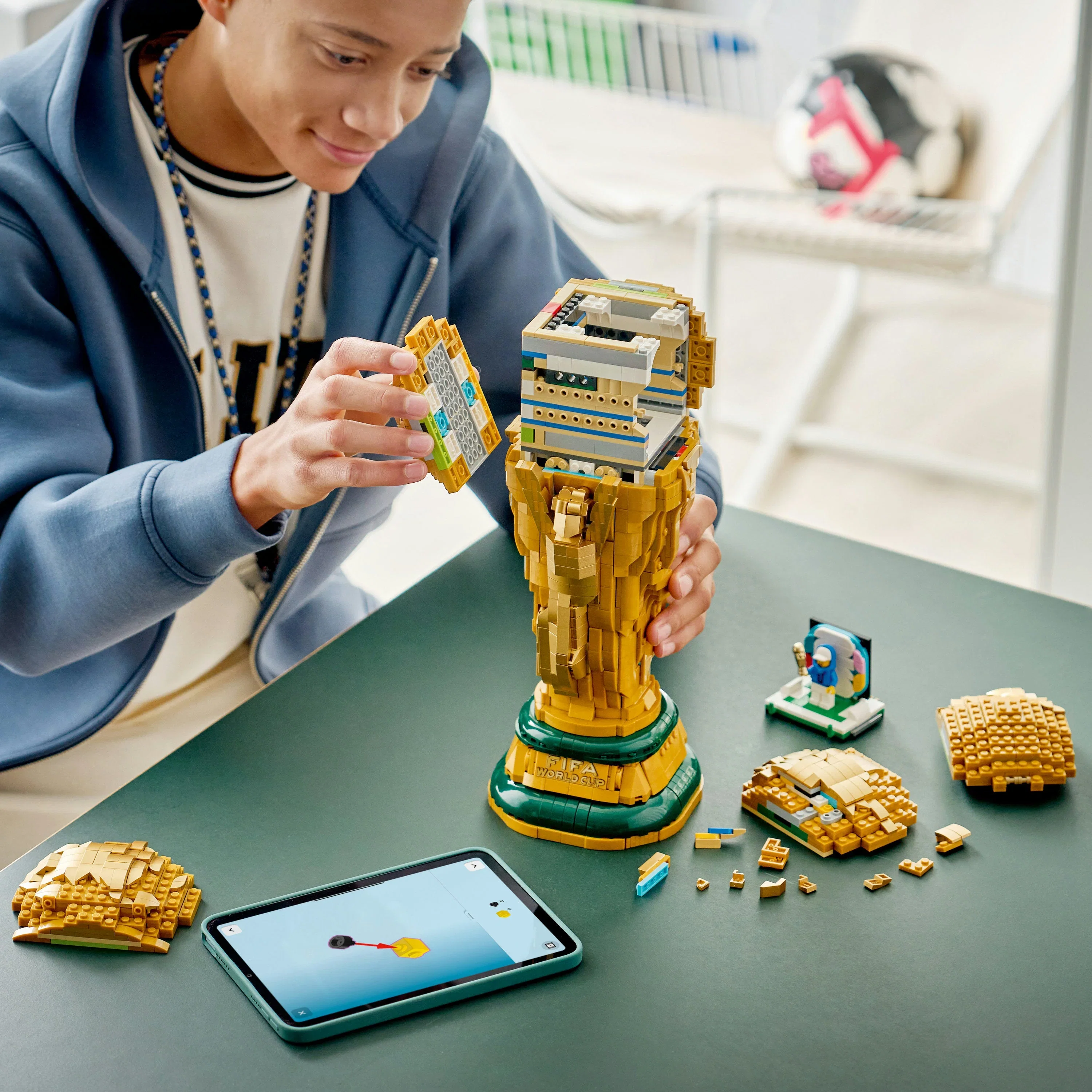 Lego FIFA World Cup™ Official Trophy