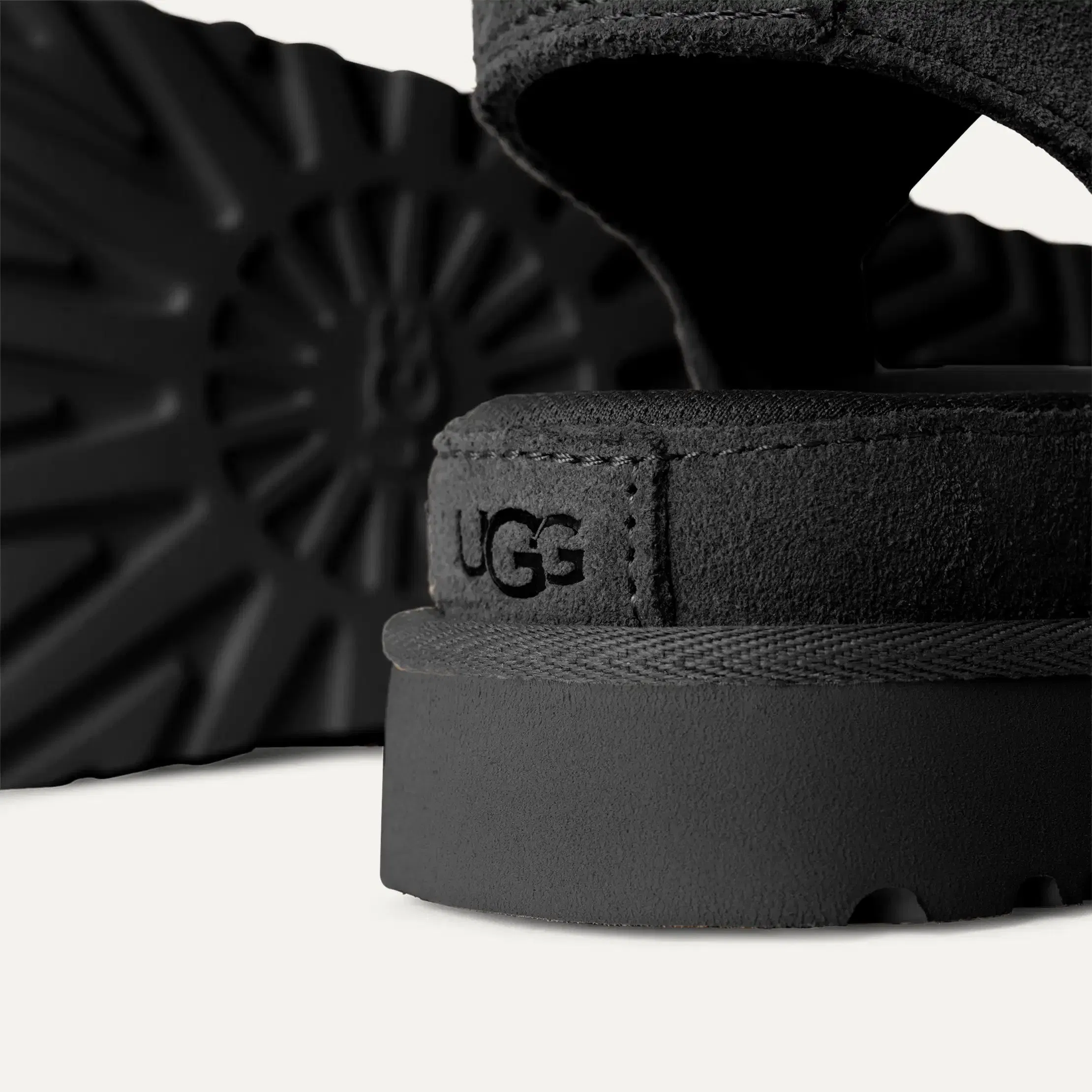 Ugg Goldenstar Black