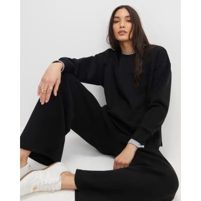 Black Premium Sweatshirt