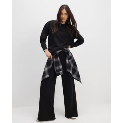 Black Premium Sweatshirt