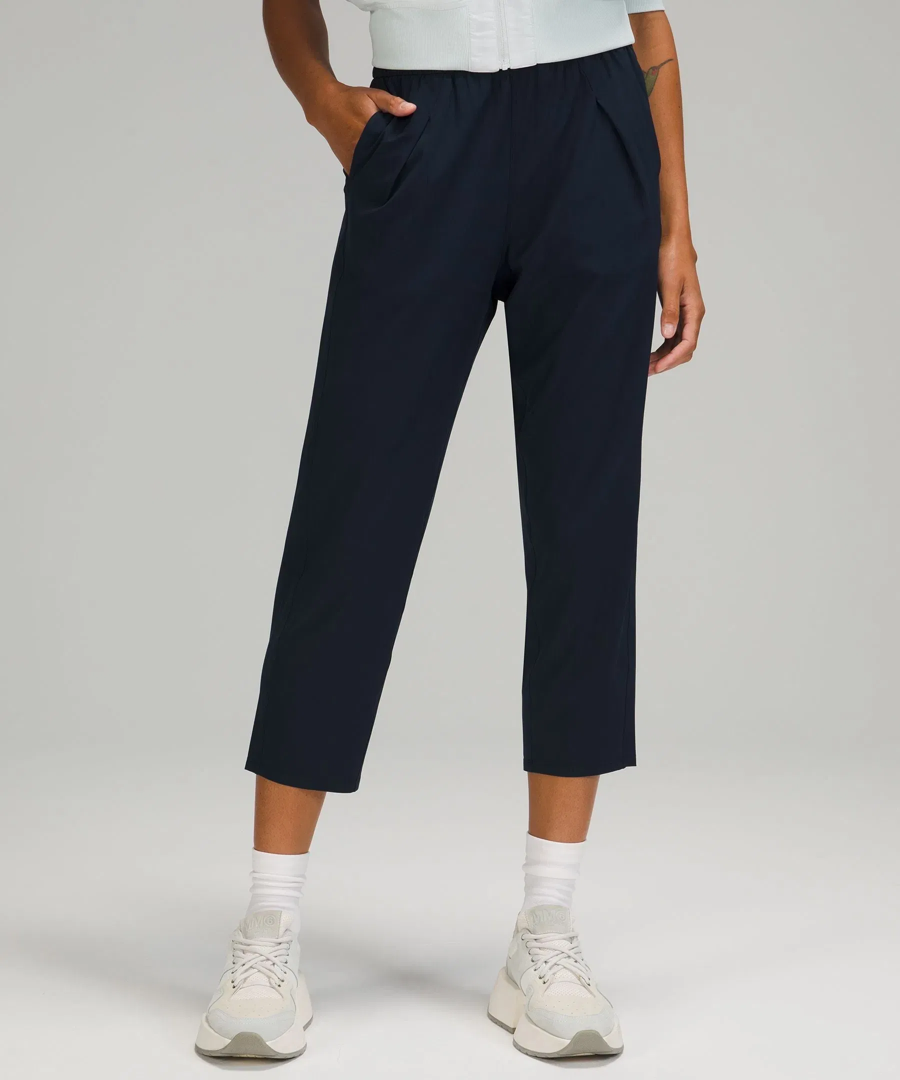 Lululemon Ease Back In Mid-Rise Cropped Pant 23"