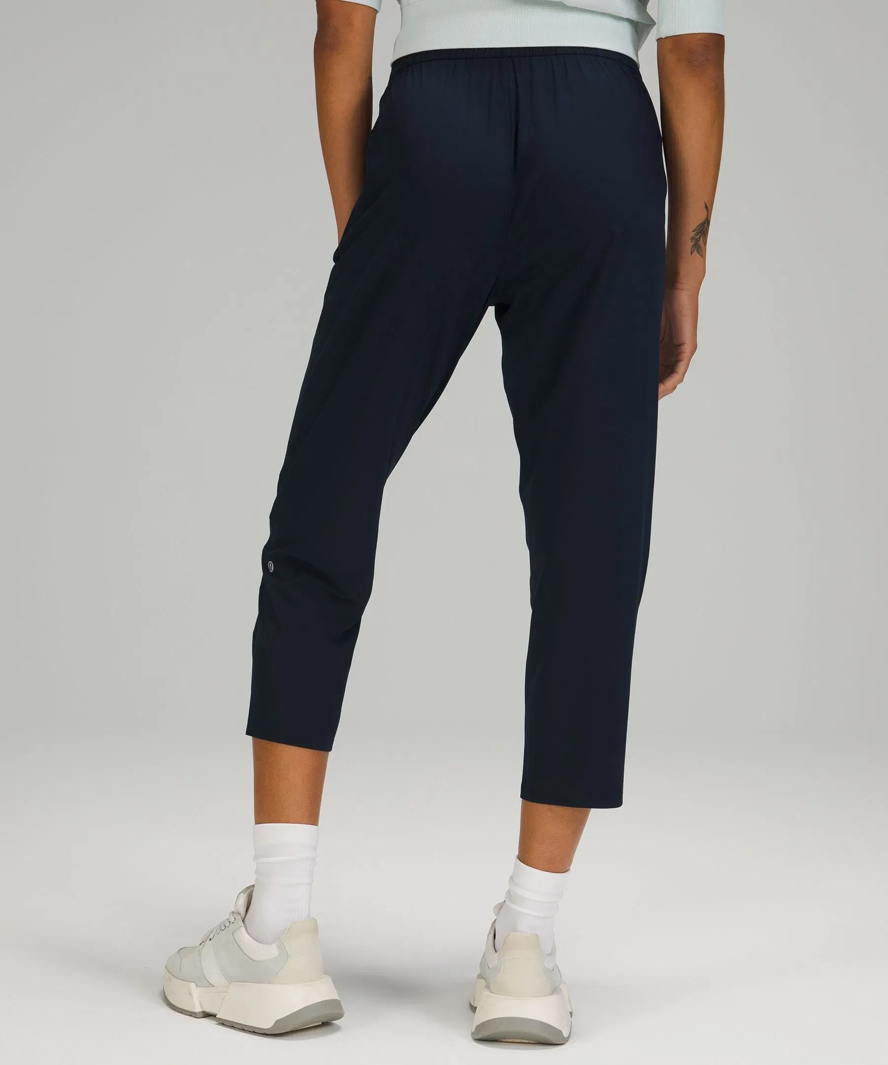 Lululemon Ease Back In Mid-Rise Cropped Pant 23"