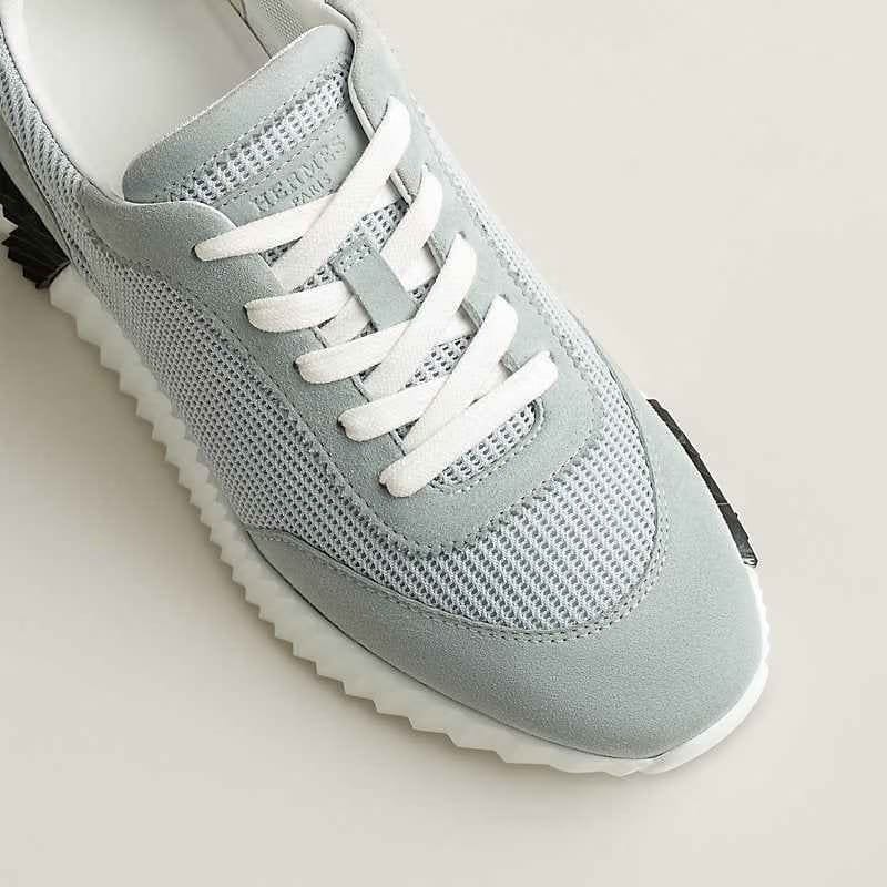 Bouncing sneaker