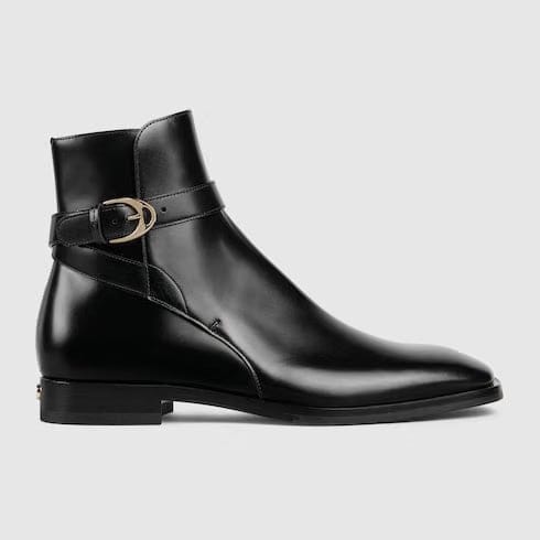 Men's boot with buckle