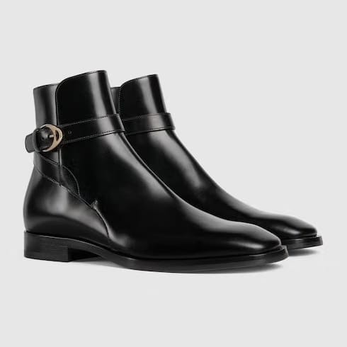 Men's boot with buckle