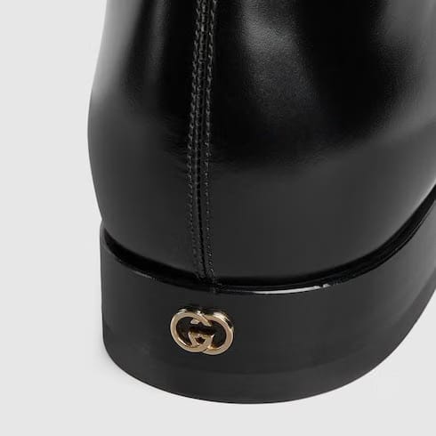 Men's boot with buckle