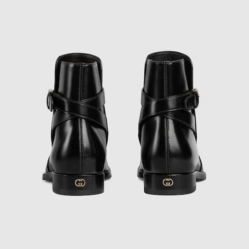 Men's boot with buckle