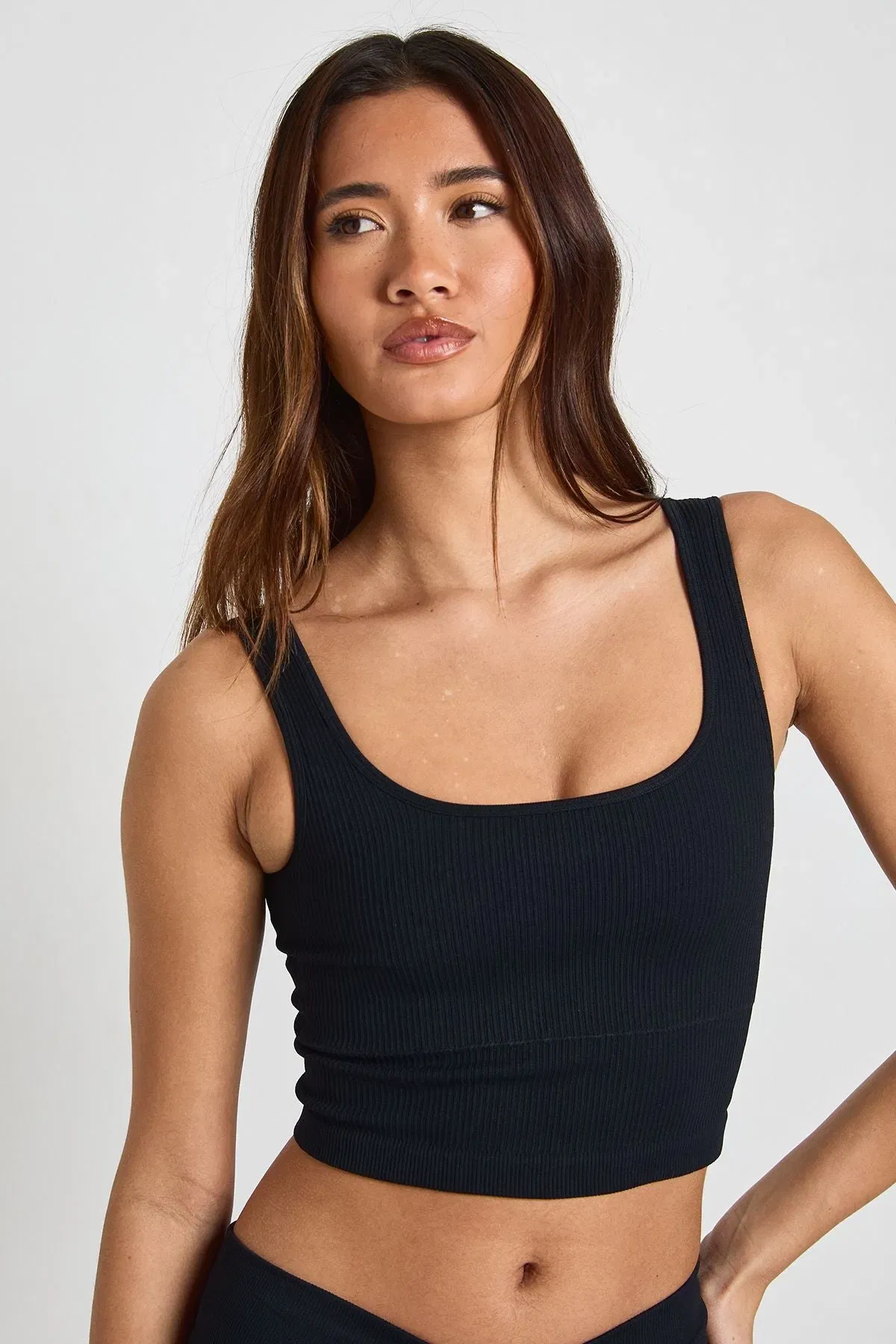 Contour Ribbed Padded Seamless Scoop Neck Active Top
