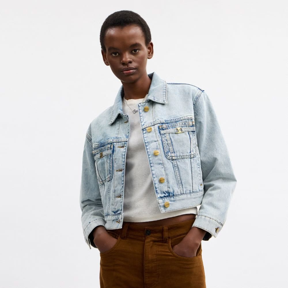 Coach Cropped Heritage C Denim Trucker Jacket In Organic Cotton With Shearling Collar Light Blue Denim