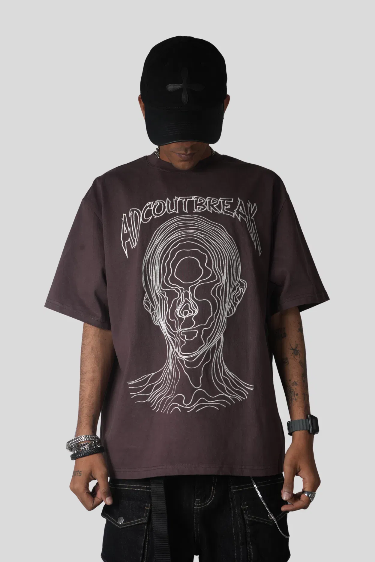 STRINGREY EMBROIDERED T-Shirt