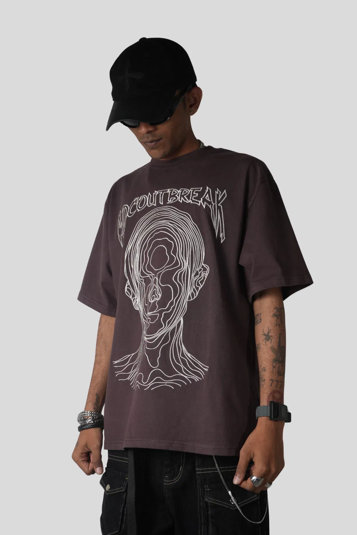 STRINGREY EMBROIDERED T-Shirt