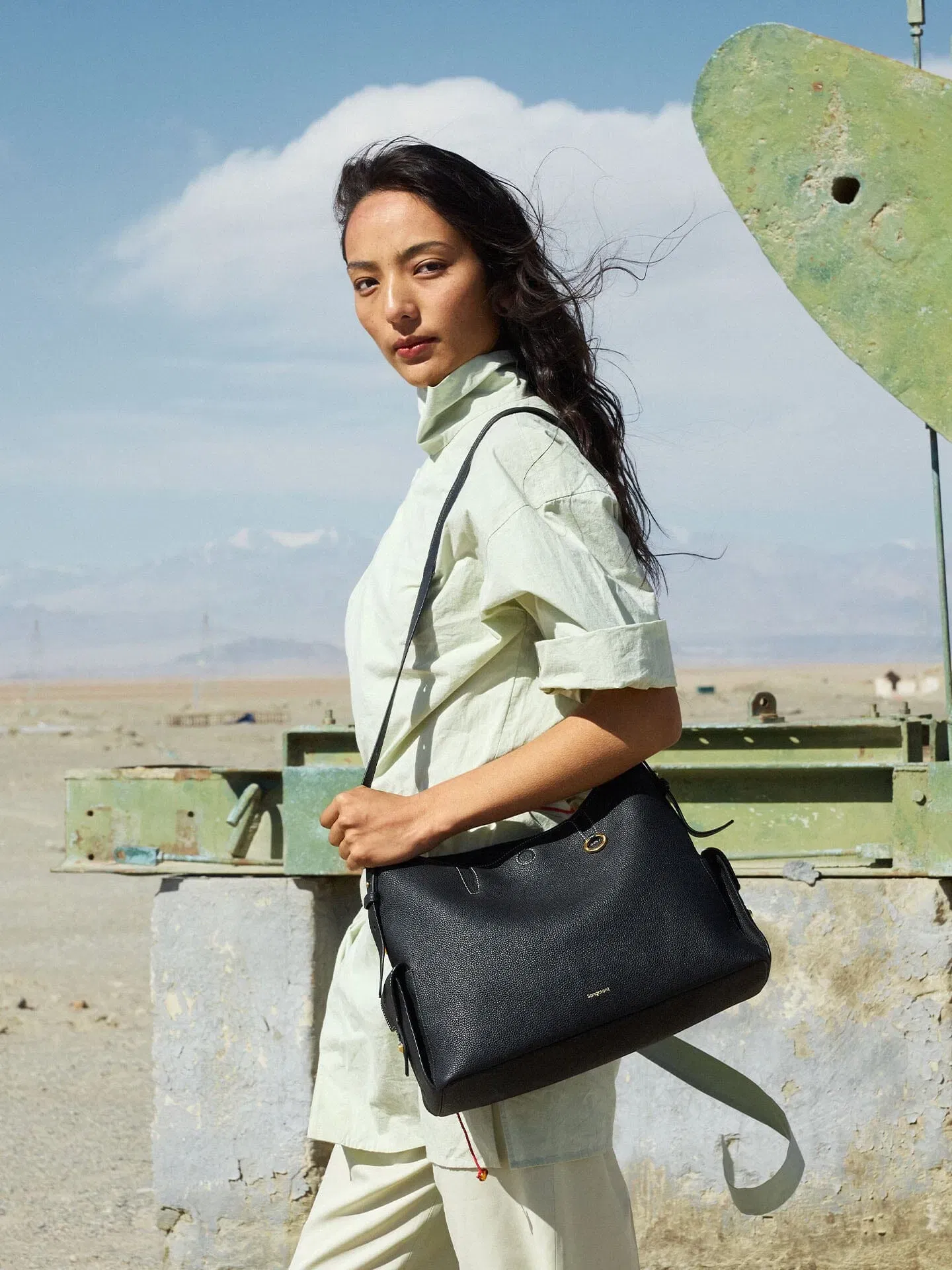 Songmont Medium Yore Hobo Bag Onyx Grain