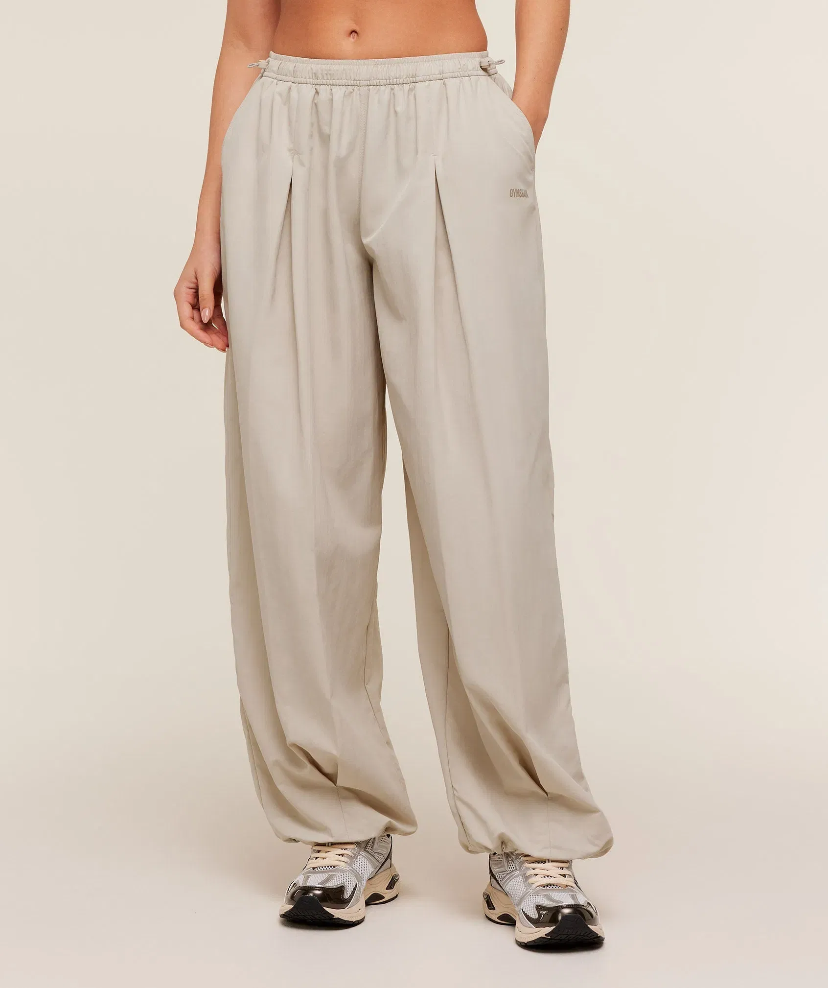 Gymshark Weekend Lifestyle Parachute Pant - Pebble Grey