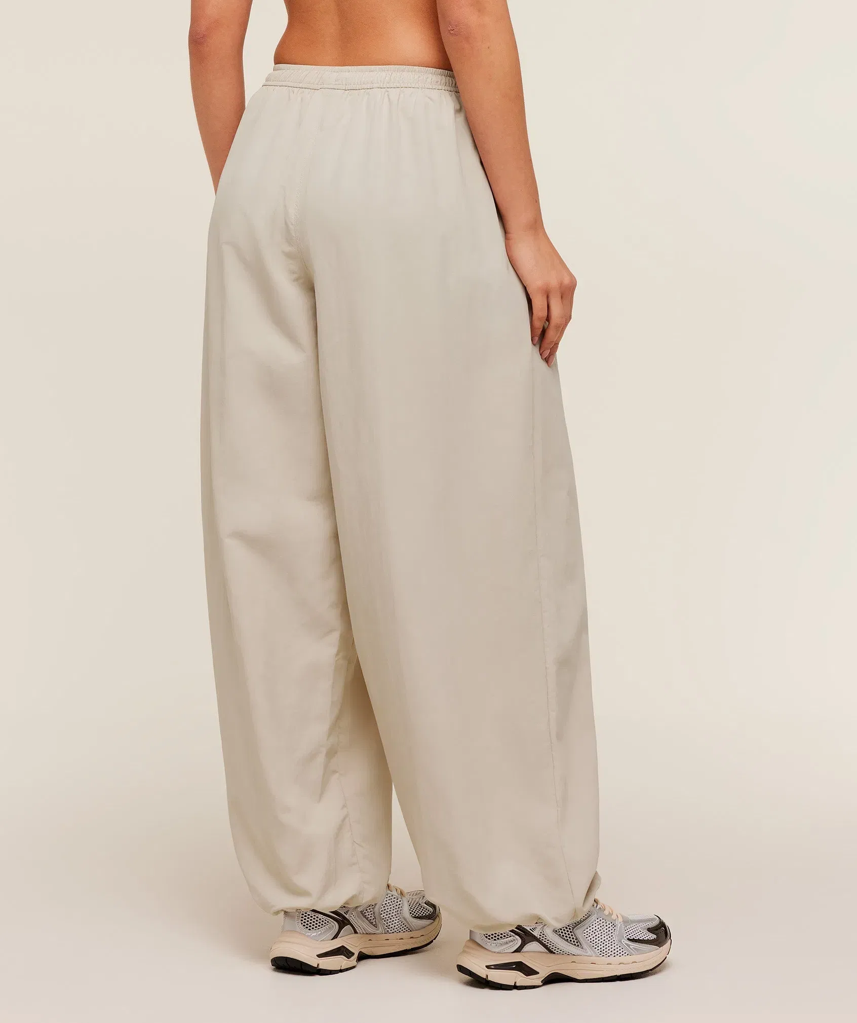 Gymshark Weekend Lifestyle Parachute Pant - Pebble Grey