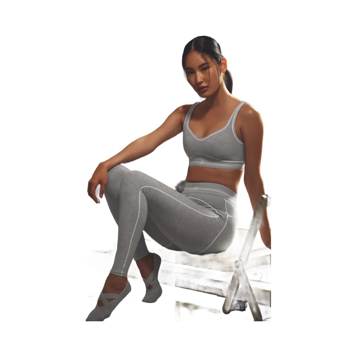 Alo Women's soft Heart Throb Bra - Athletic Heather Grey/White